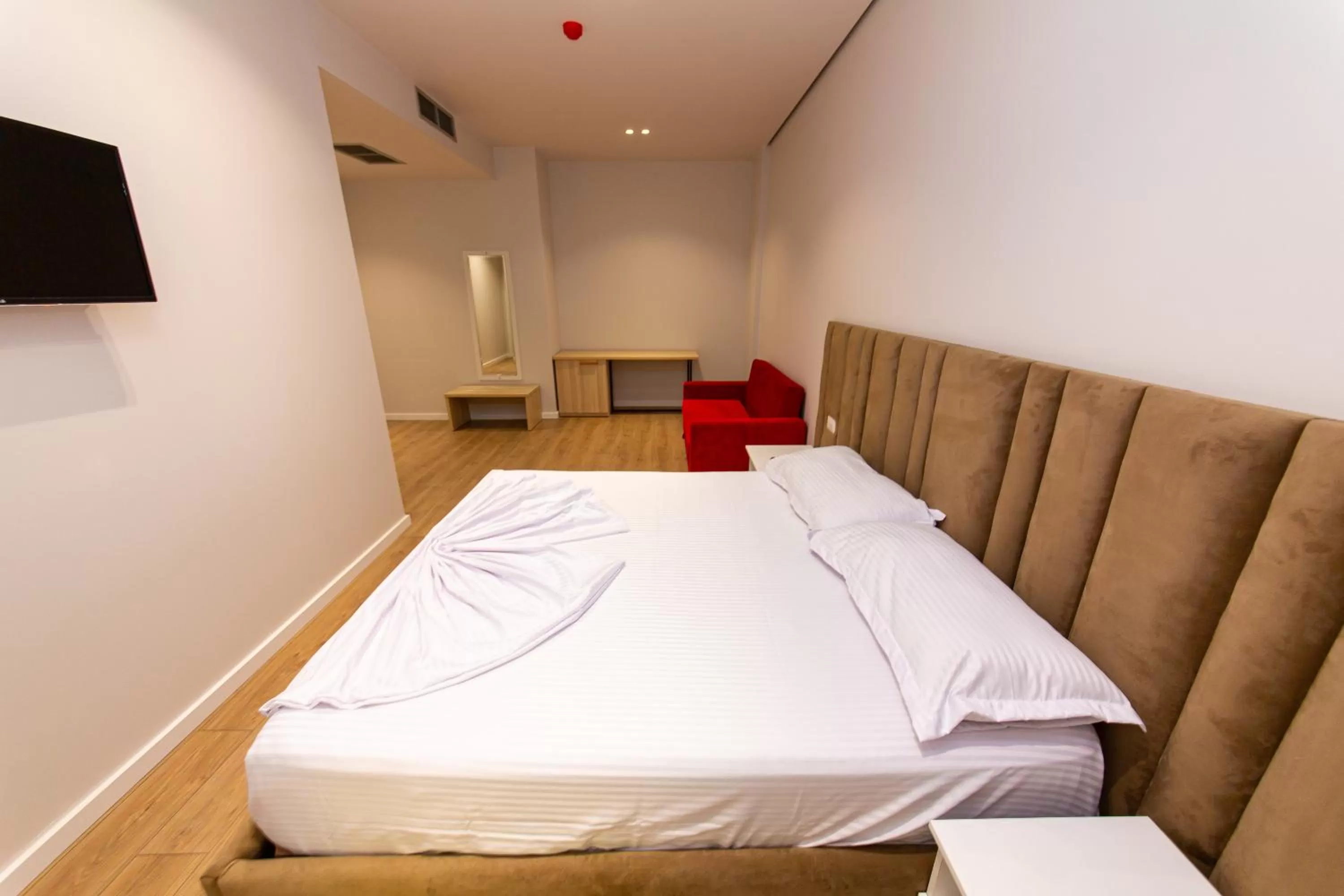 Photo of the whole room, Bed in Hotel Alion