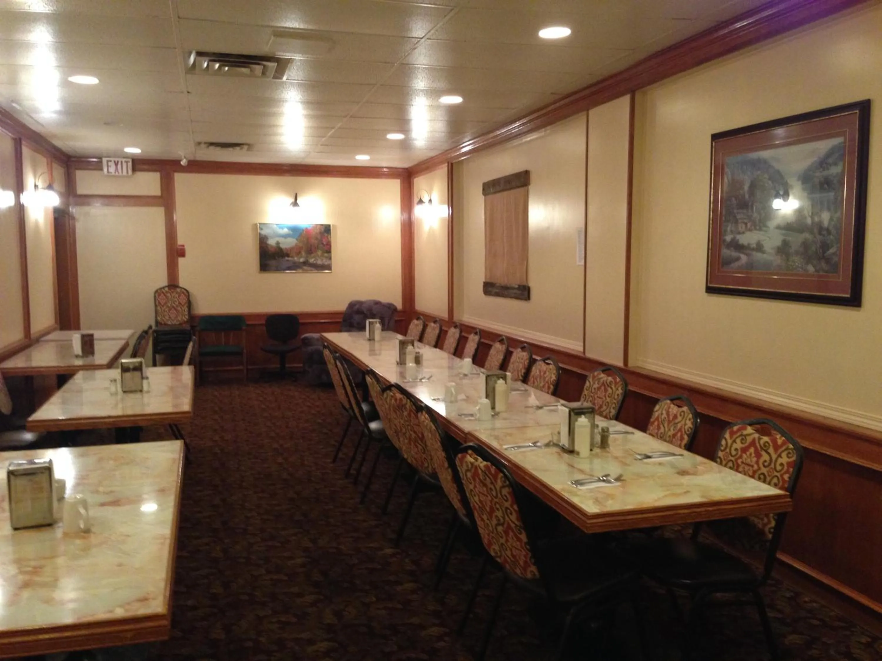 Restaurant/places to eat in Sundre Motor Inn
