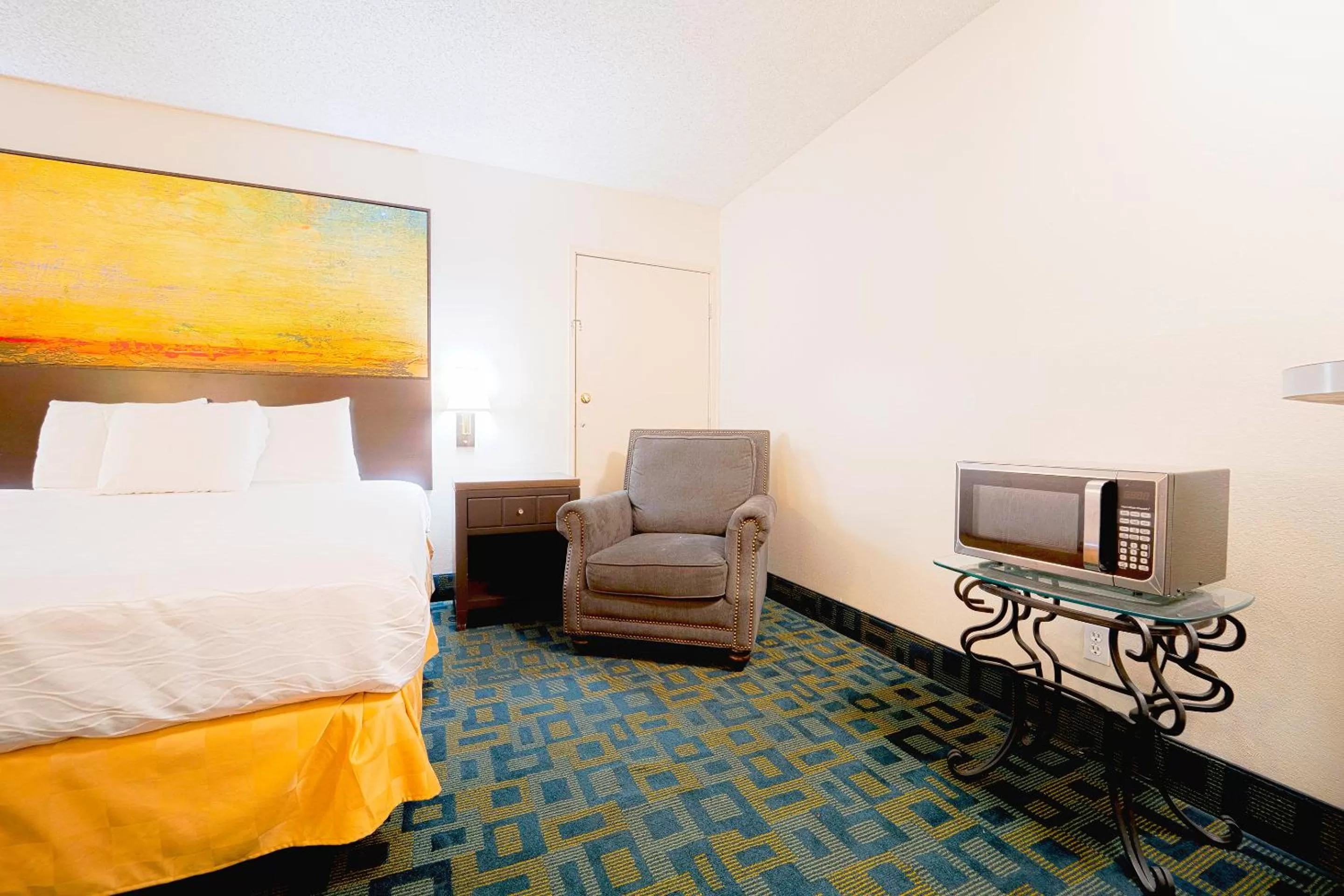 Bedroom, Bed in Royal Plaza Inn