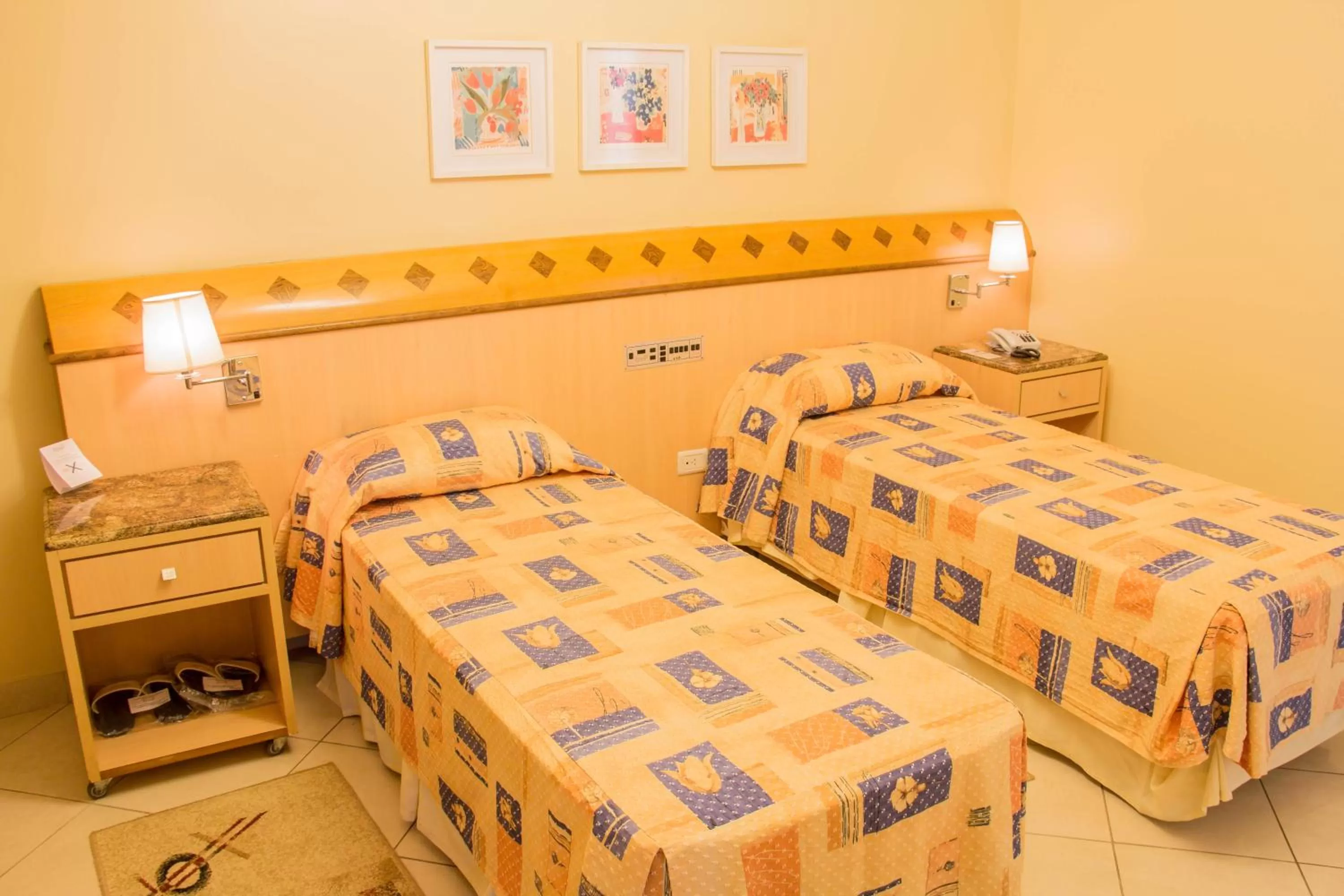 Photo of the whole room, Bed in L'Opera Hotel