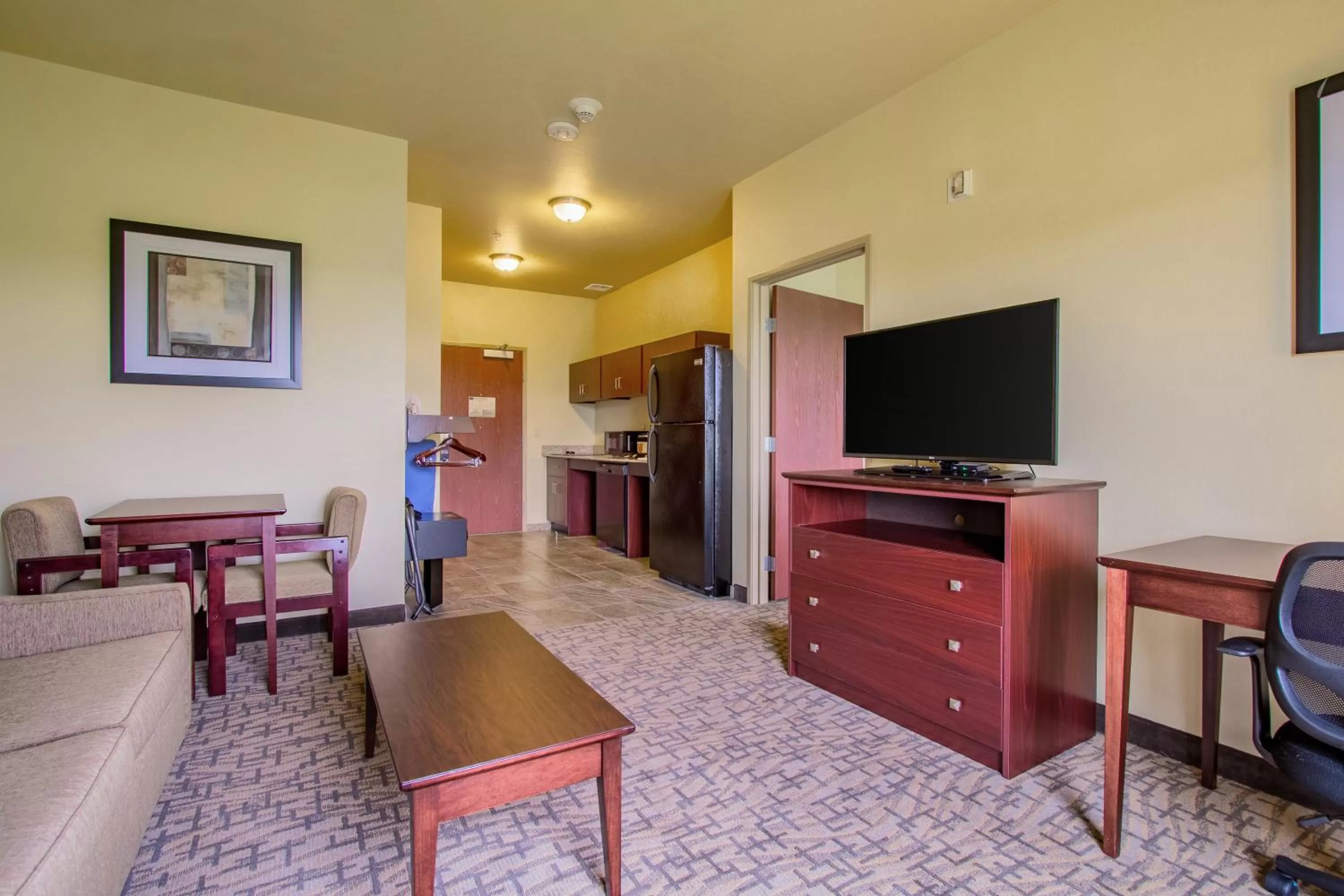 Living room in Cobblestone Hotel & Suites - Orrville