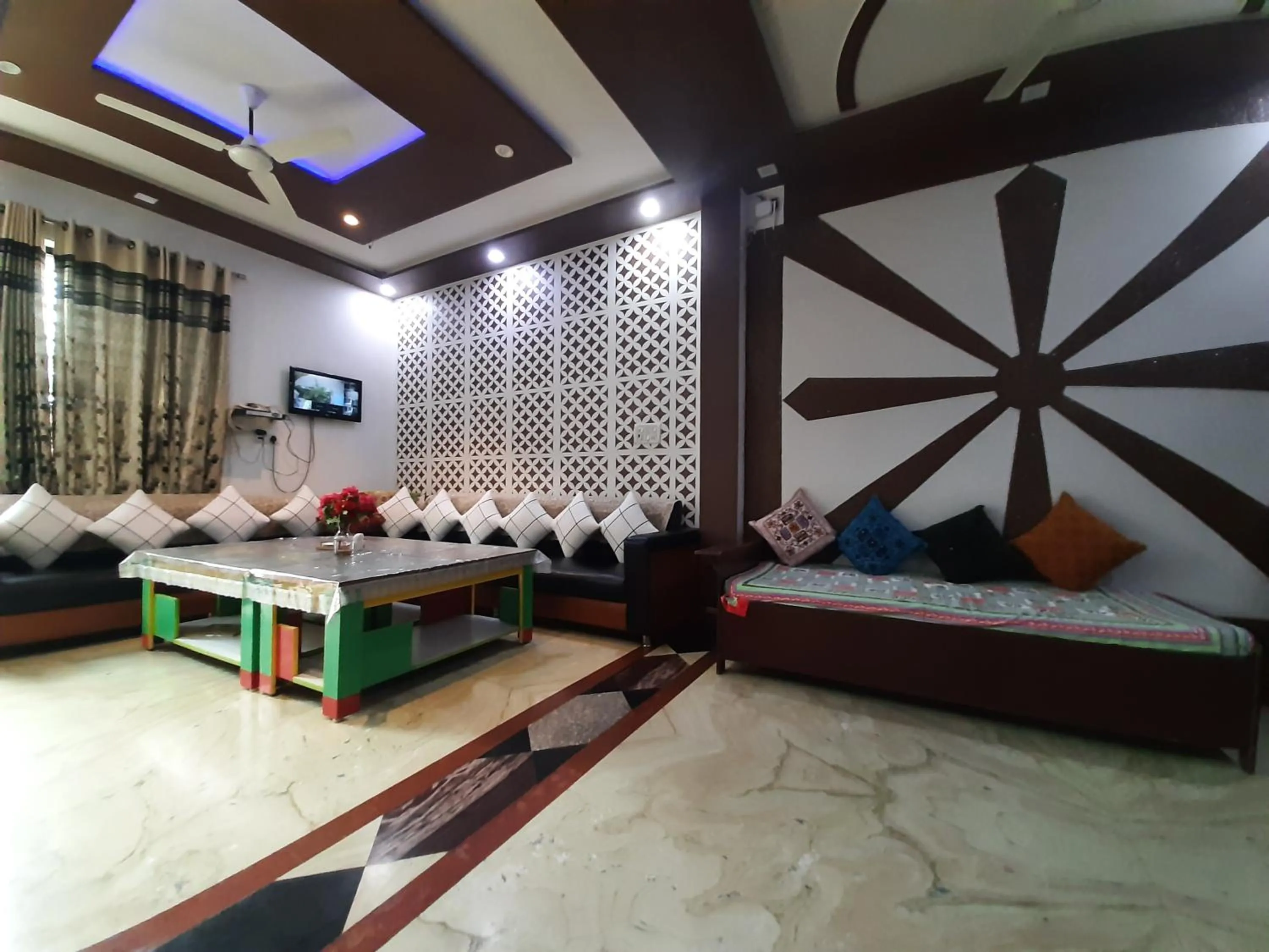 Staff, Bed in Friends Home Stay - Agra