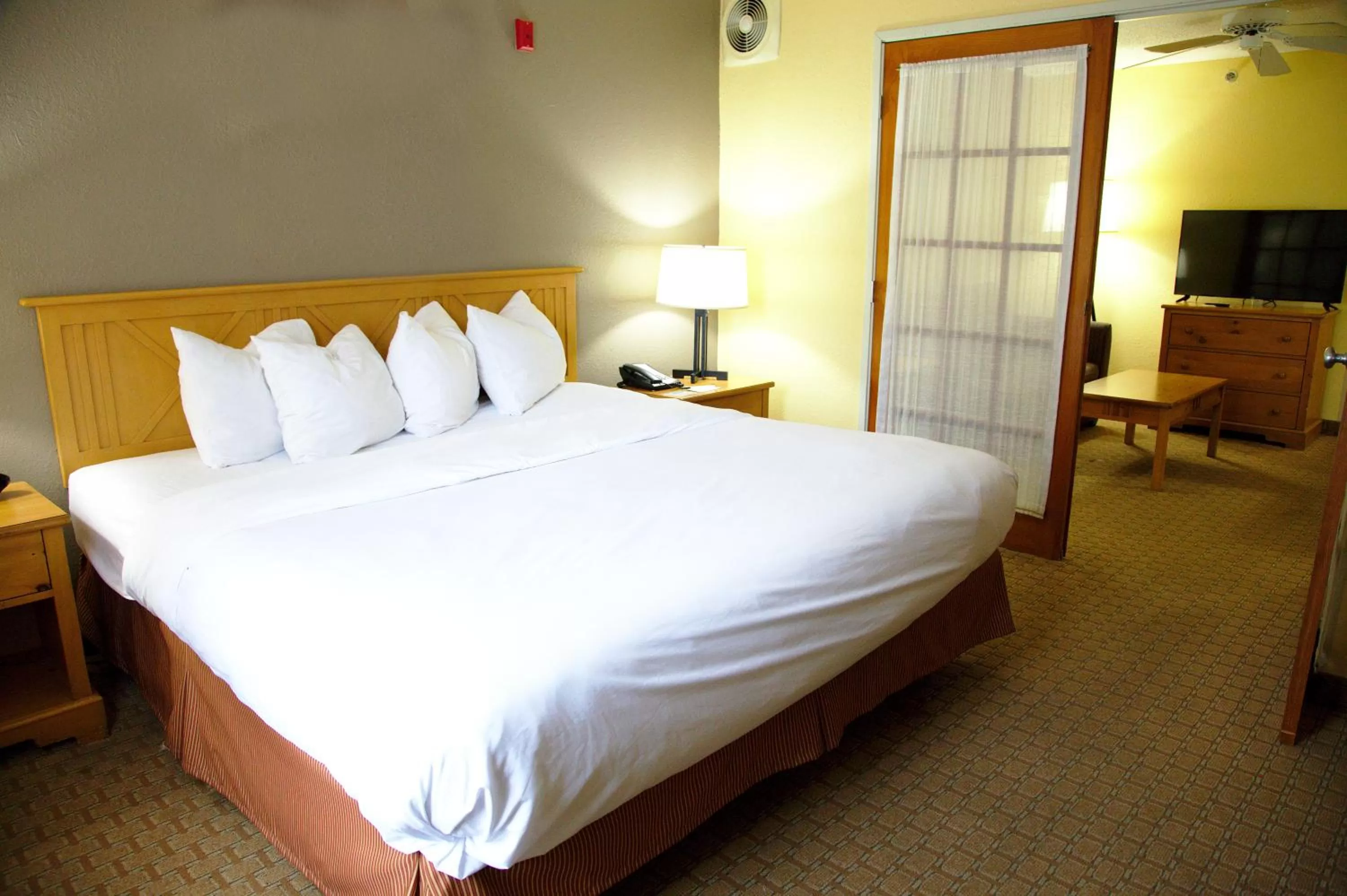 King Suite with Sofa Bed in Country Inn & Suites by Radisson, Bloomington-Normal West, IL