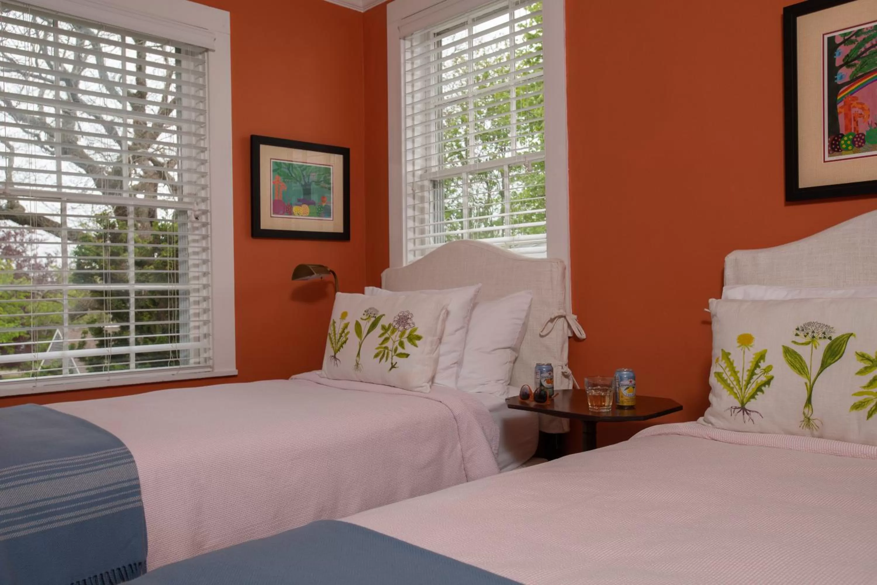 Bedroom, Bed in Village Inn