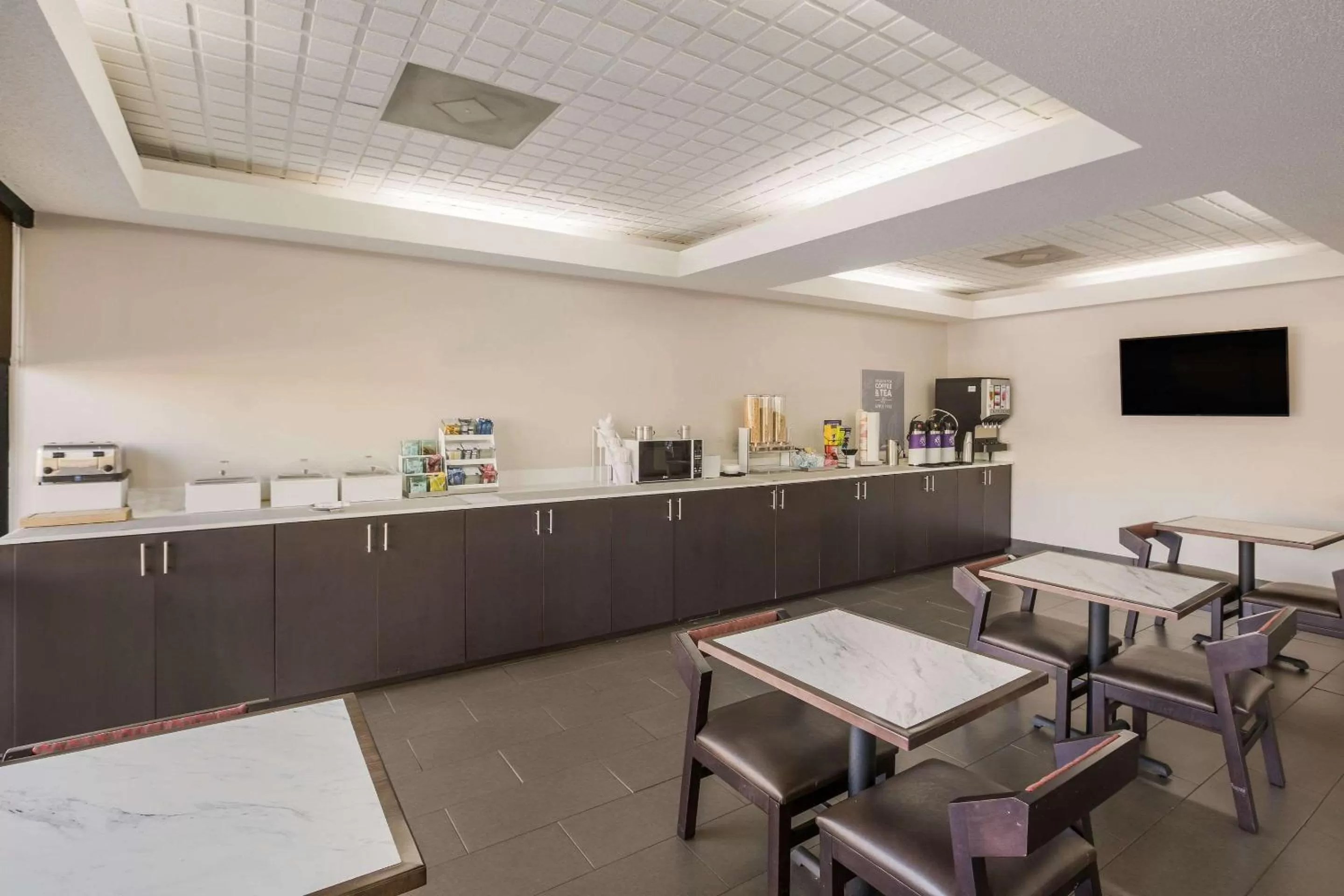 Restaurant/places to eat in Clarion Pointe Forsyth I-75