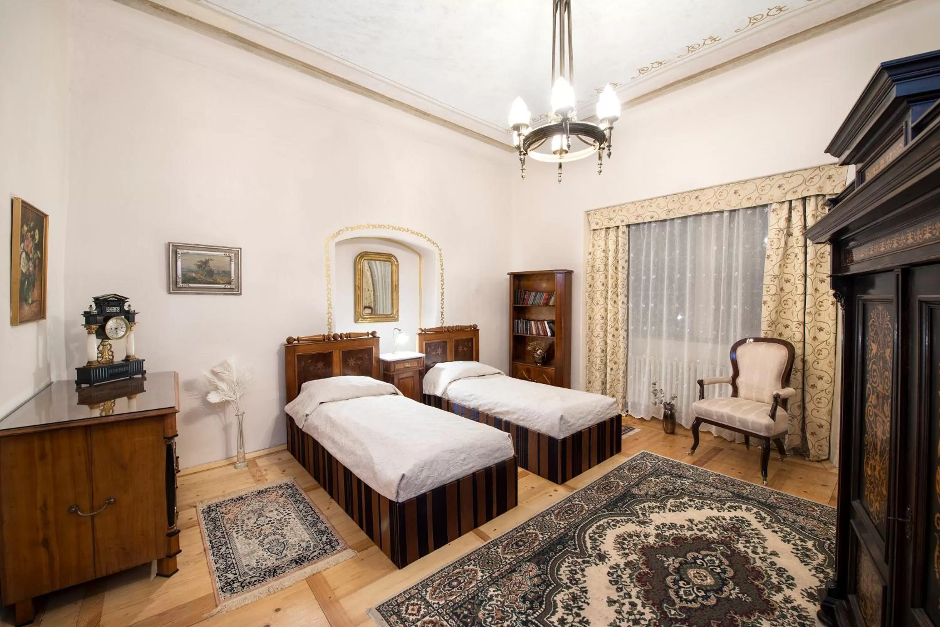 Night, Bed in Chateau GrandCastle