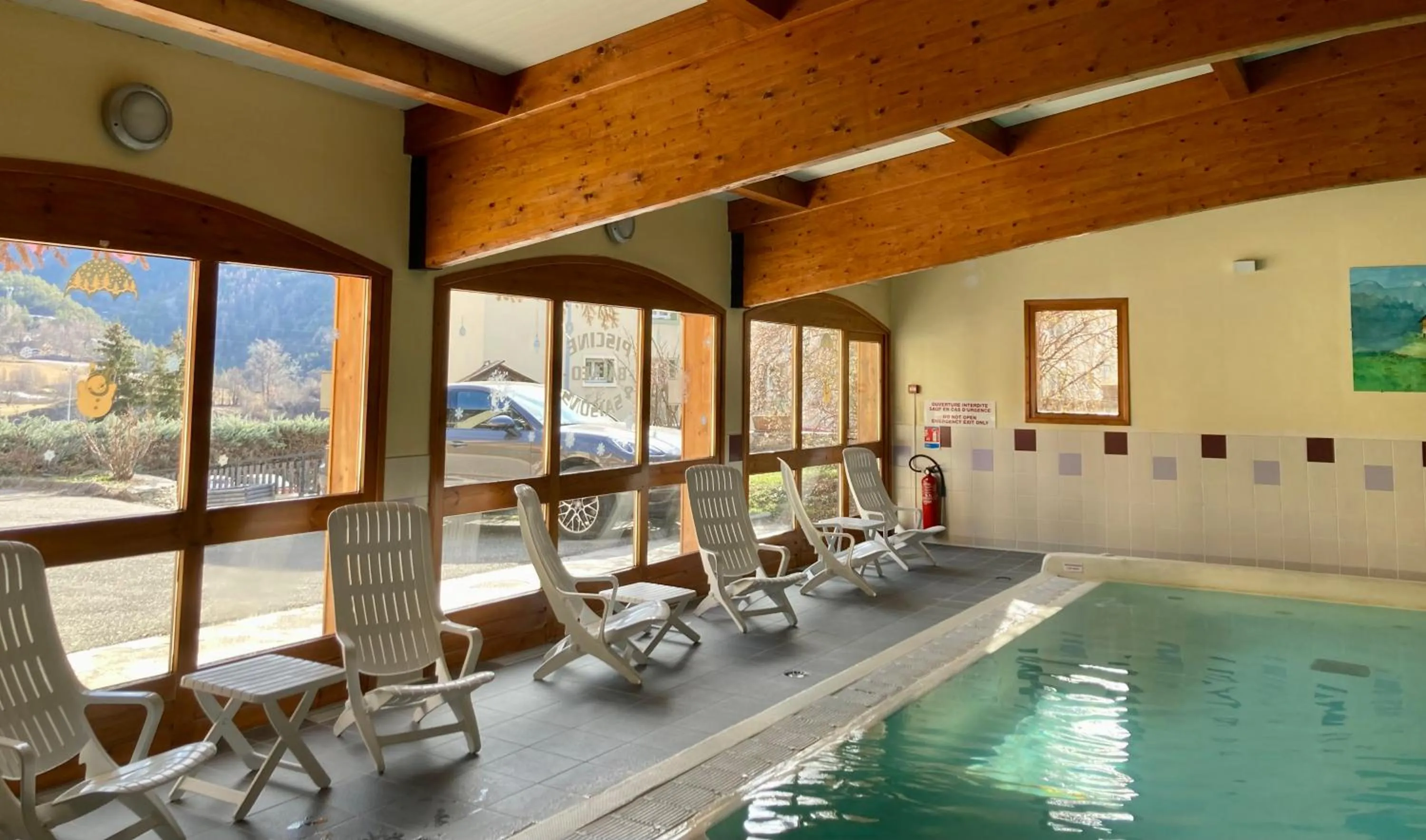 Swimming pool in Le Catinat Fleuri