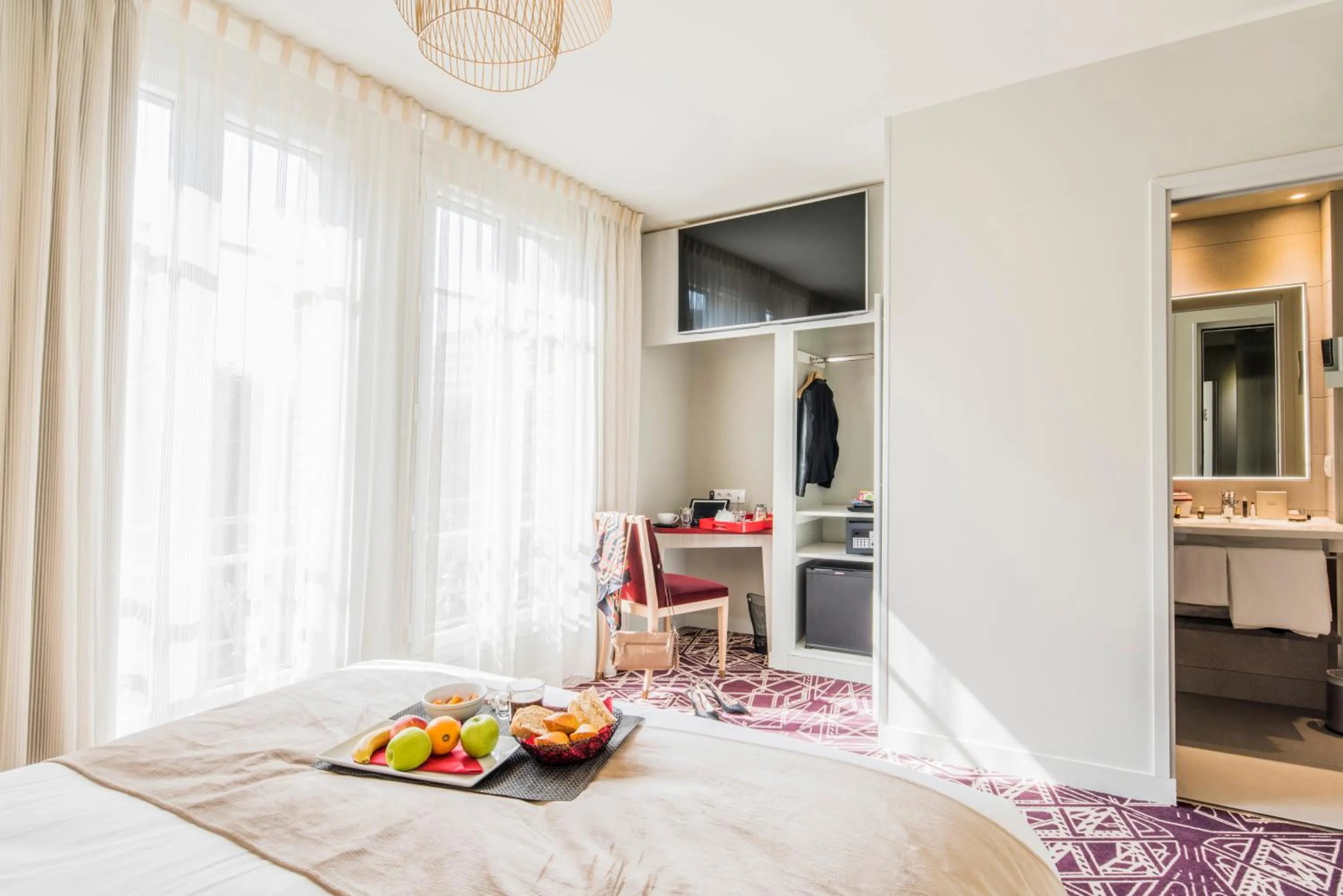 Bedroom, Bed in Mercure Paris Pont de Levallois Neuilly