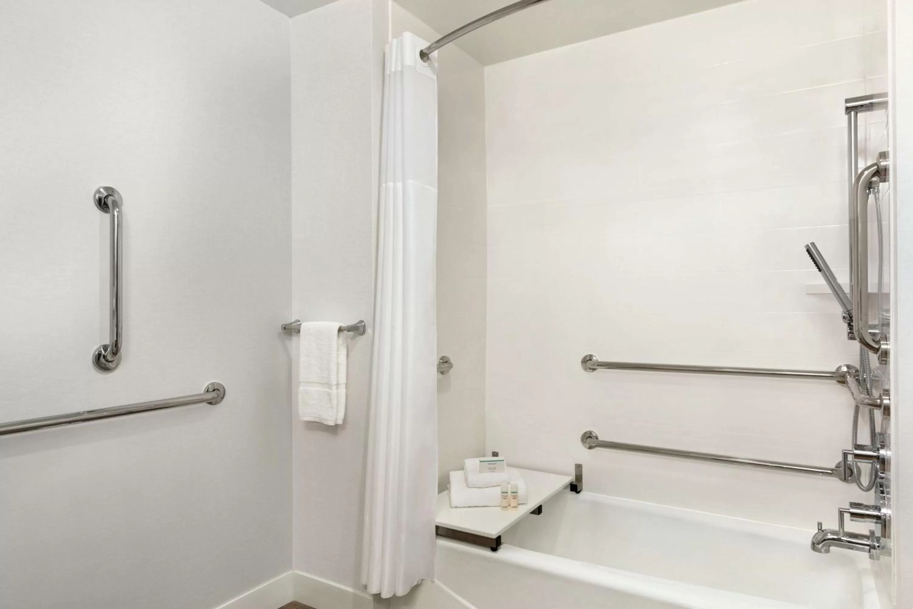 Bathroom in Hampton Inn And Suites By Hilton Johns Creek