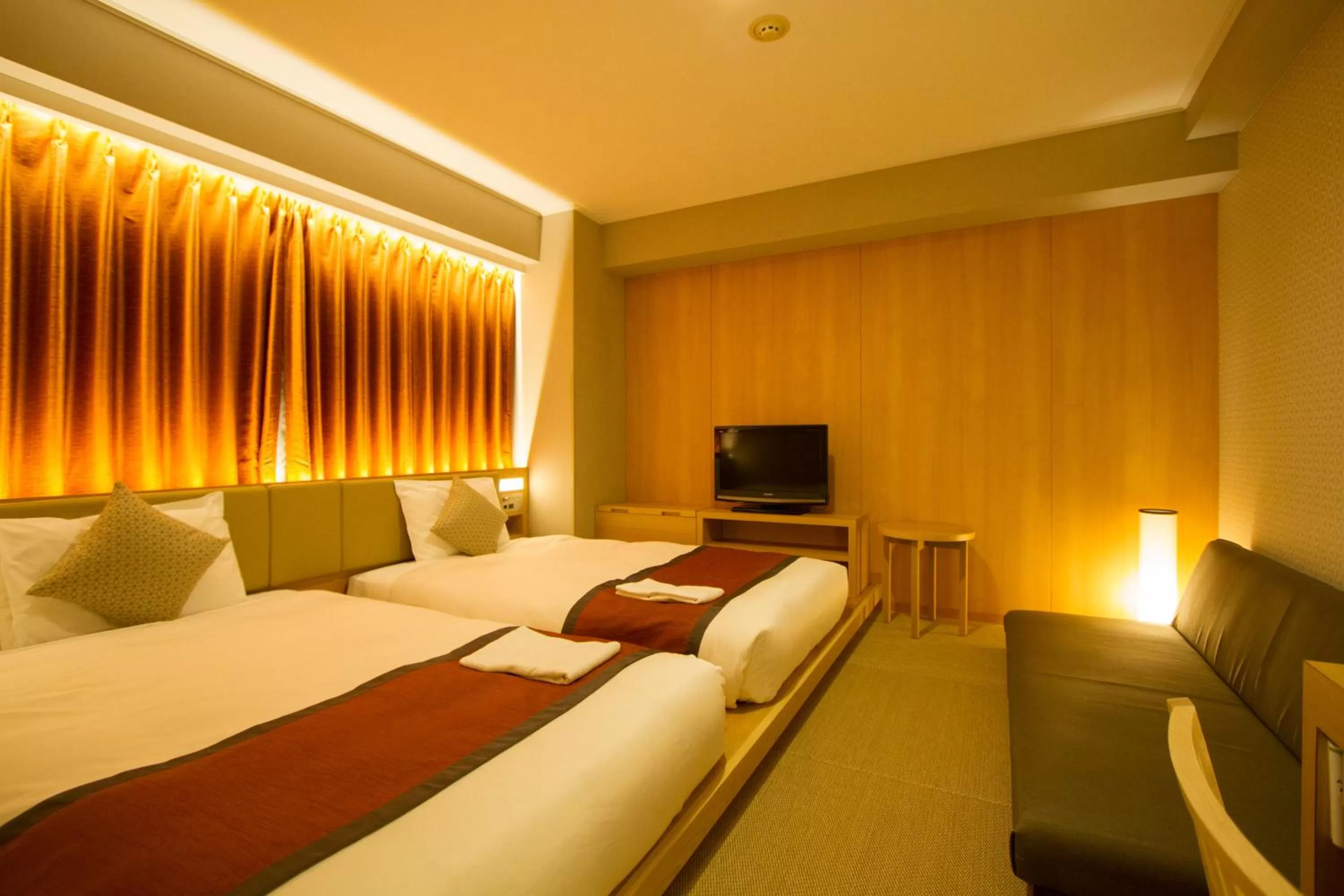 Photo of the whole room, Bed in Hotel Sunroute Asakusa