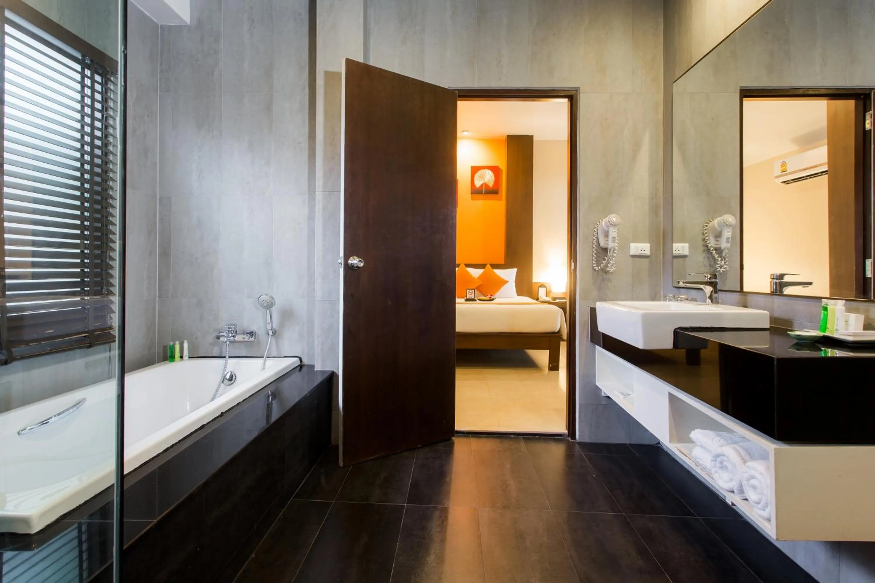 Bathroom, Bed in Baan Chaweng Beach Resort & Spa - SHA Extra Plus