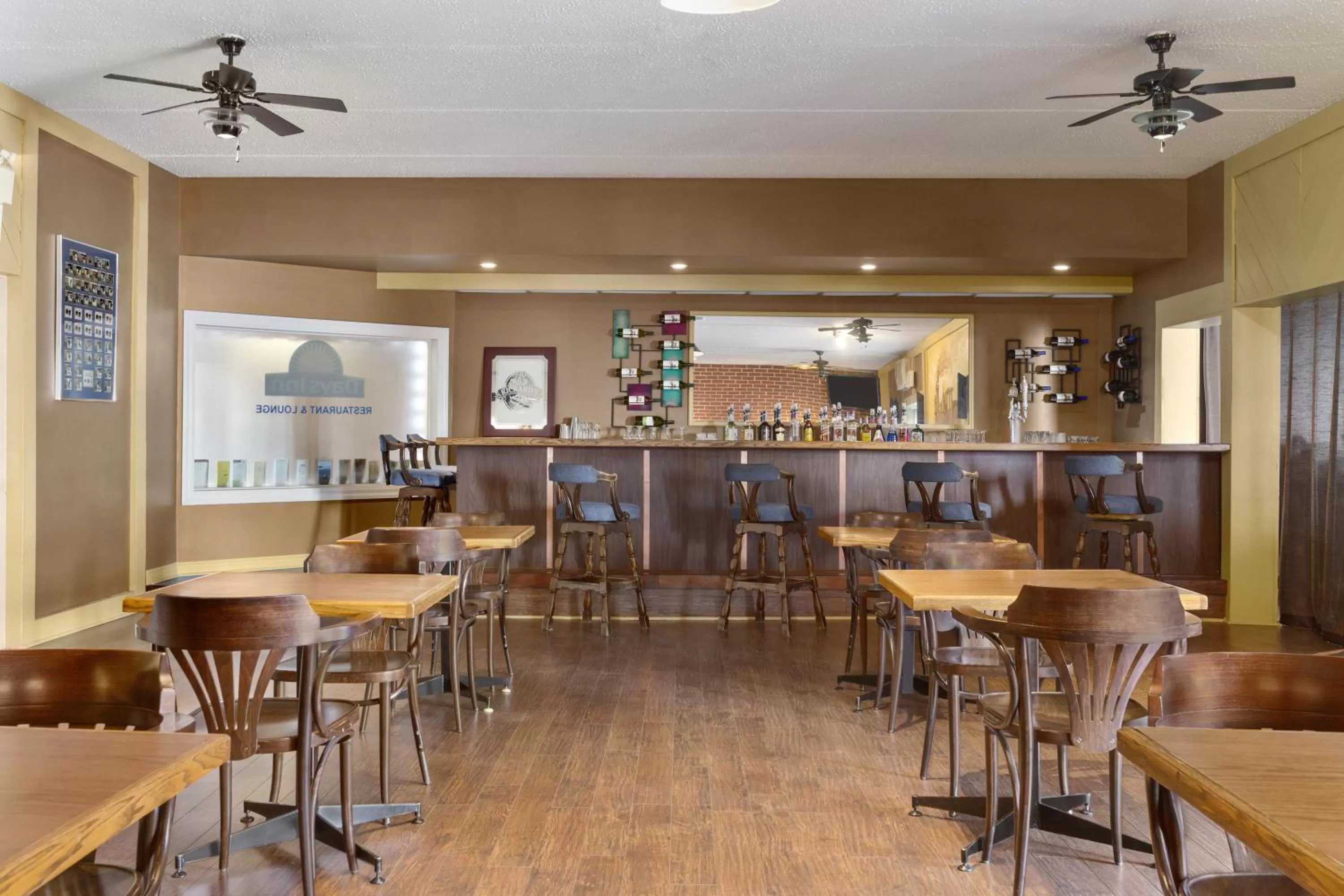Lounge or bar in Days Inn by Wyndham Bridgewater Conference Center