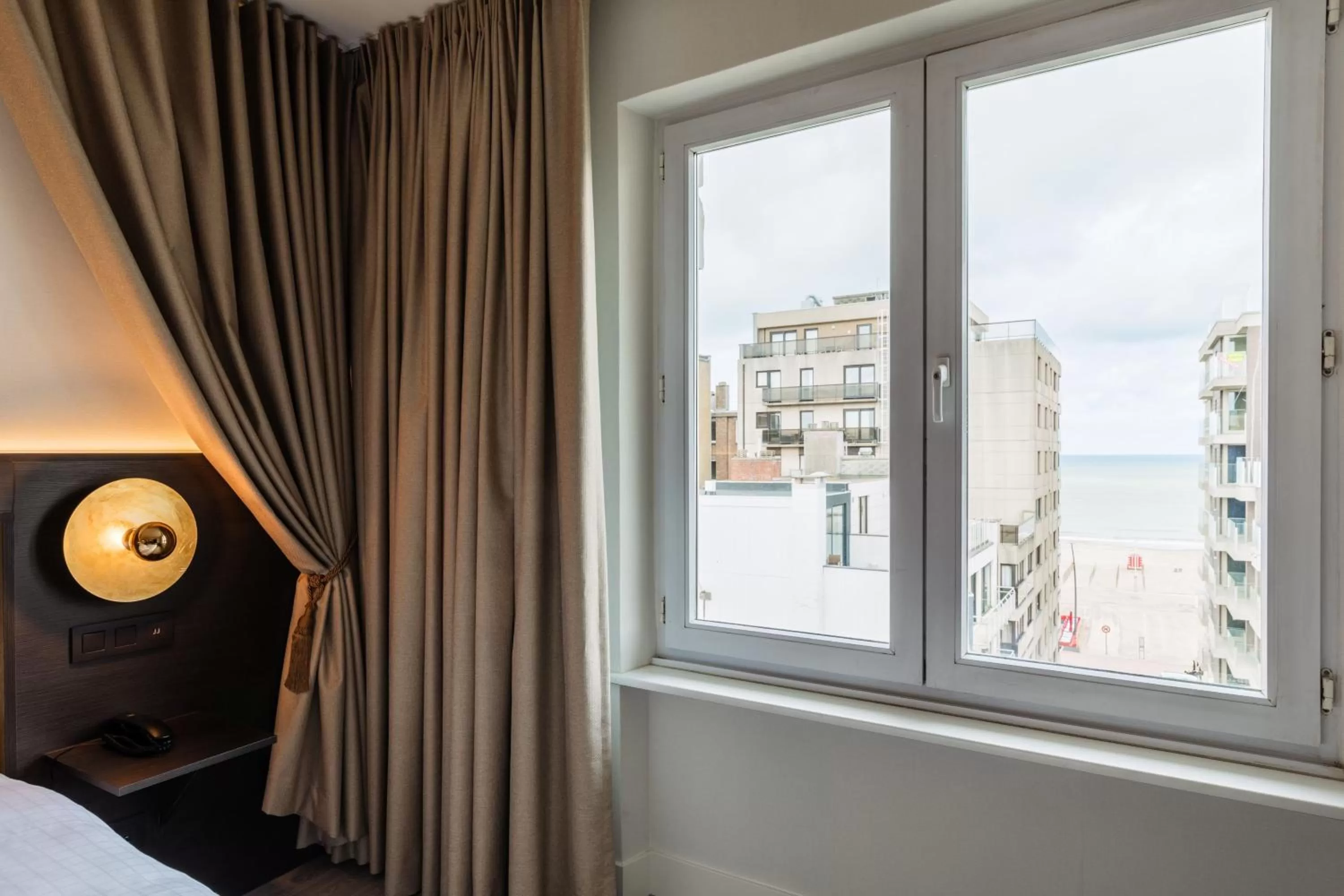 City view, Bed in C-Hotels Continental