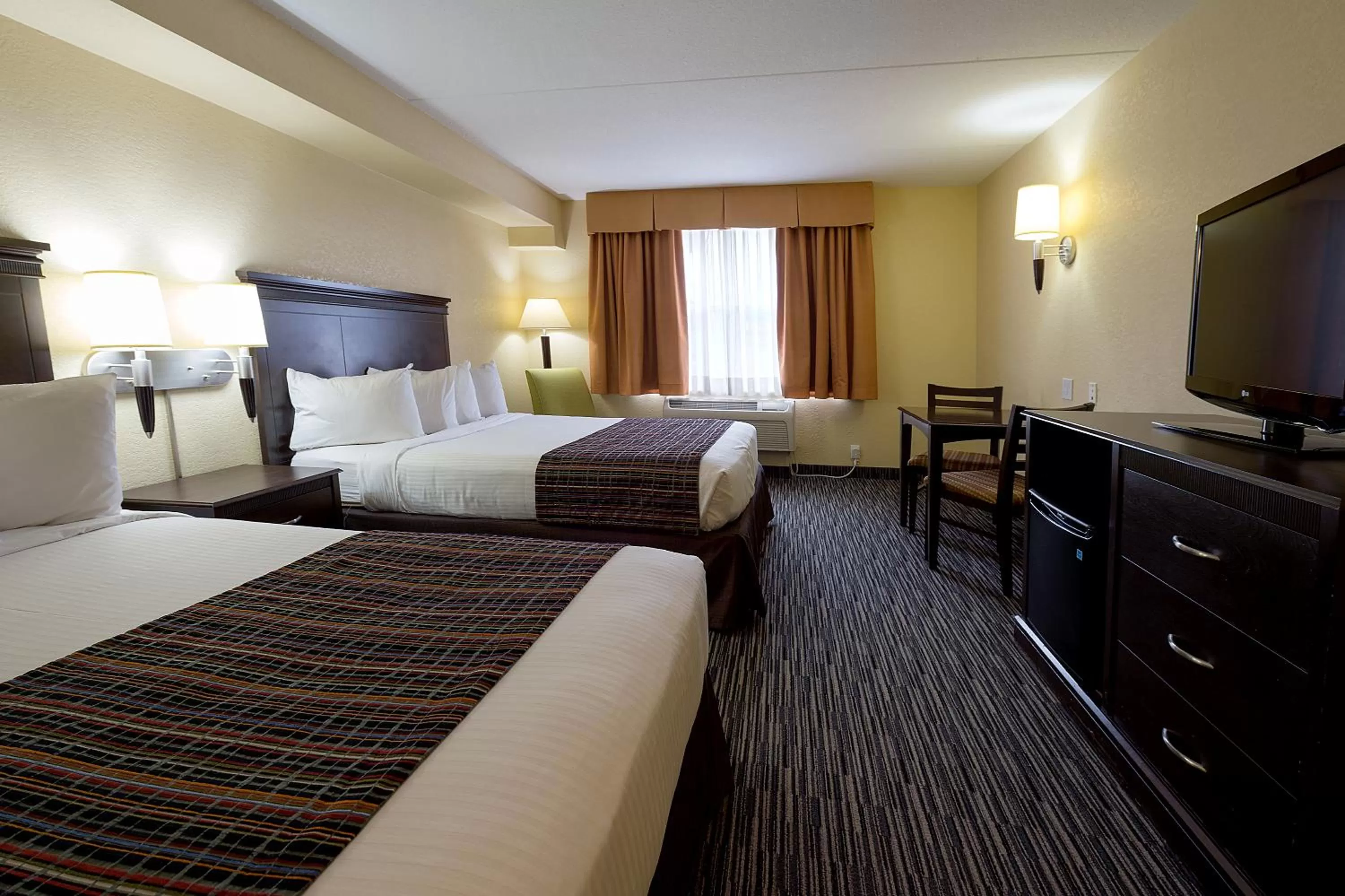 Bed in Country Inn & Suites by Radisson, Niagara Falls, ON