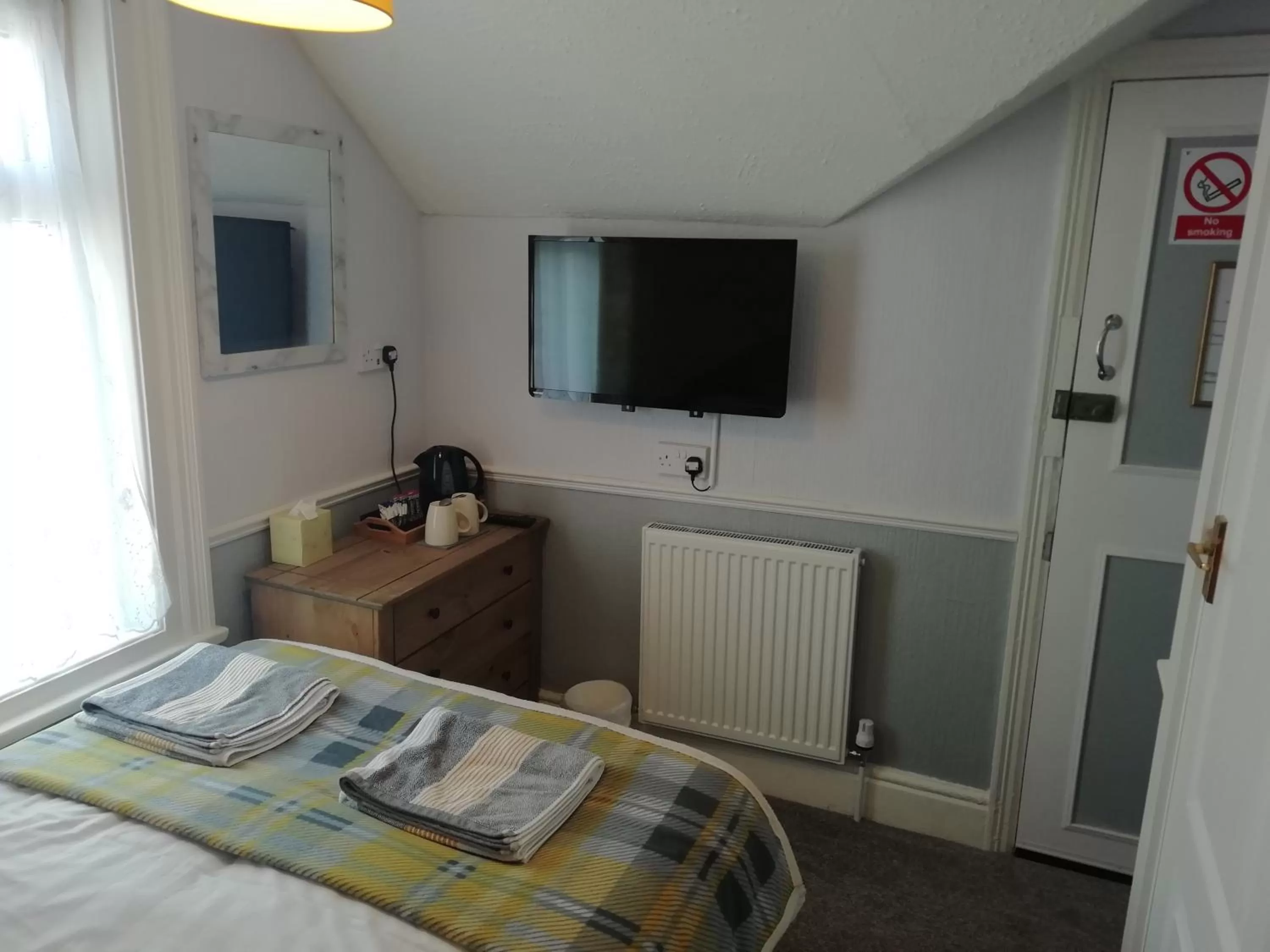 Bedroom, Bed in Shirley Heights Hotel