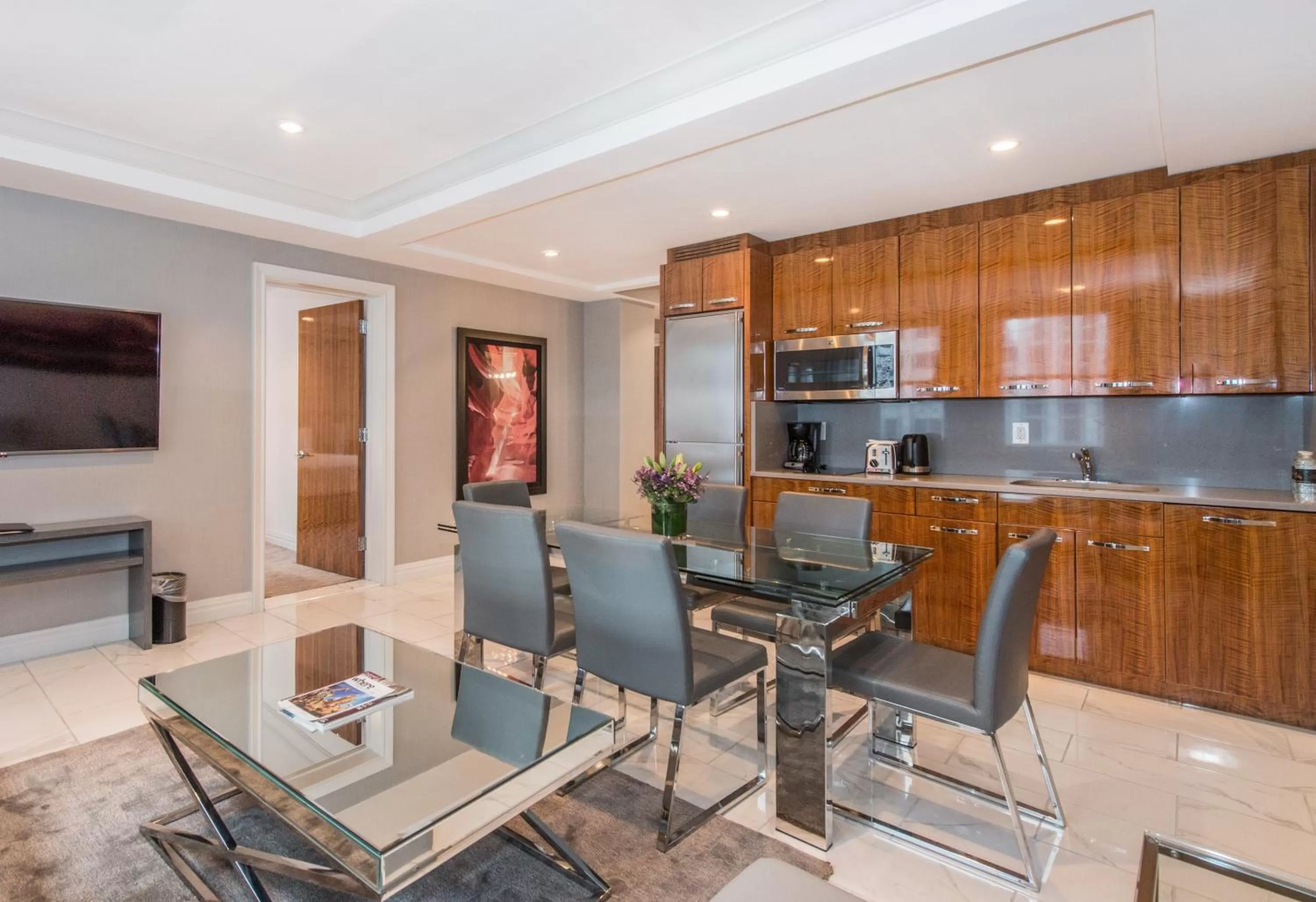 Kitchen or kitchenette in Lombardy Hotel