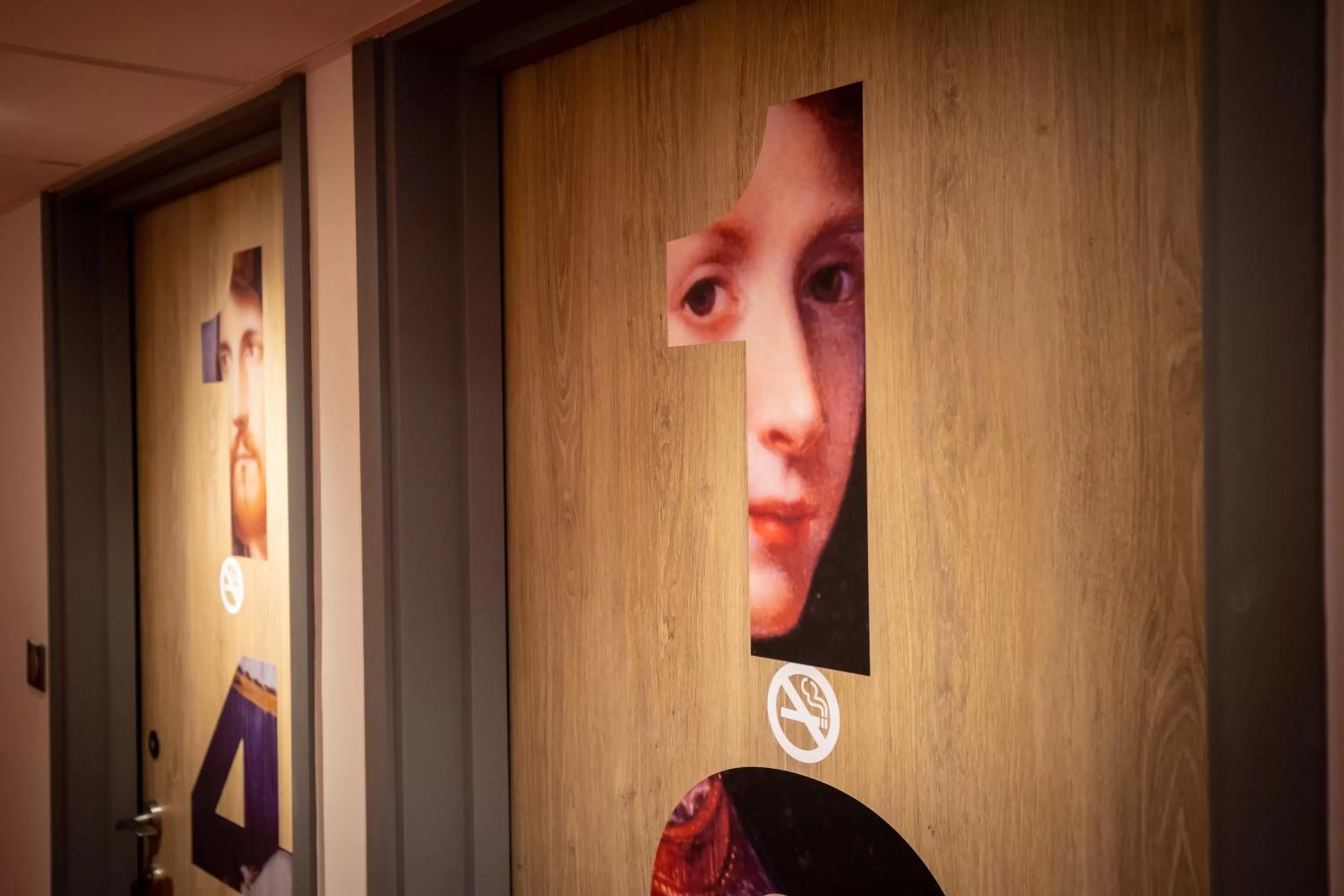 Logo/Certificate/Sign in ibis Styles Douai Gare Gayant Expo