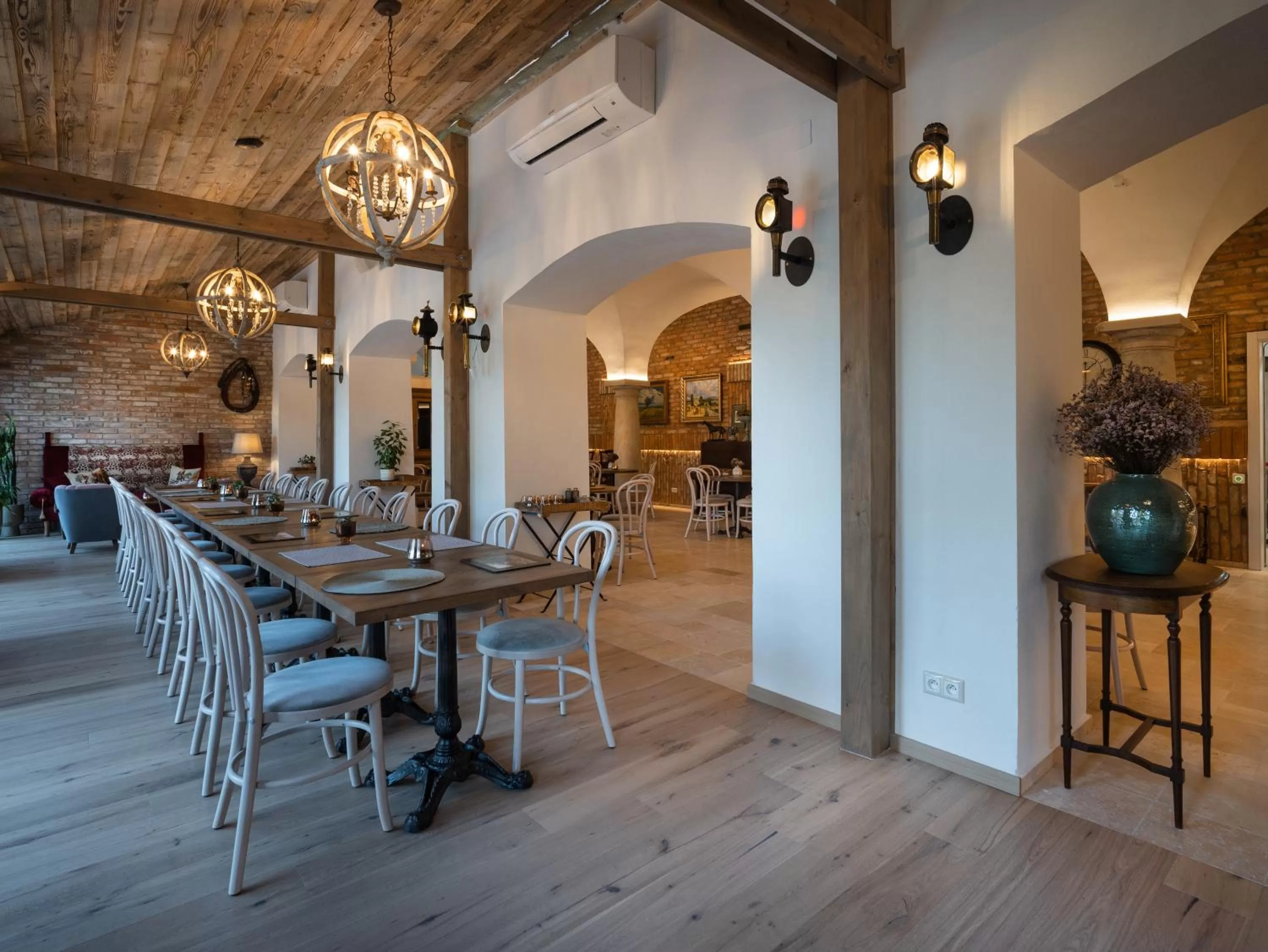 Restaurant/places to eat in Arkady Hof Hotel