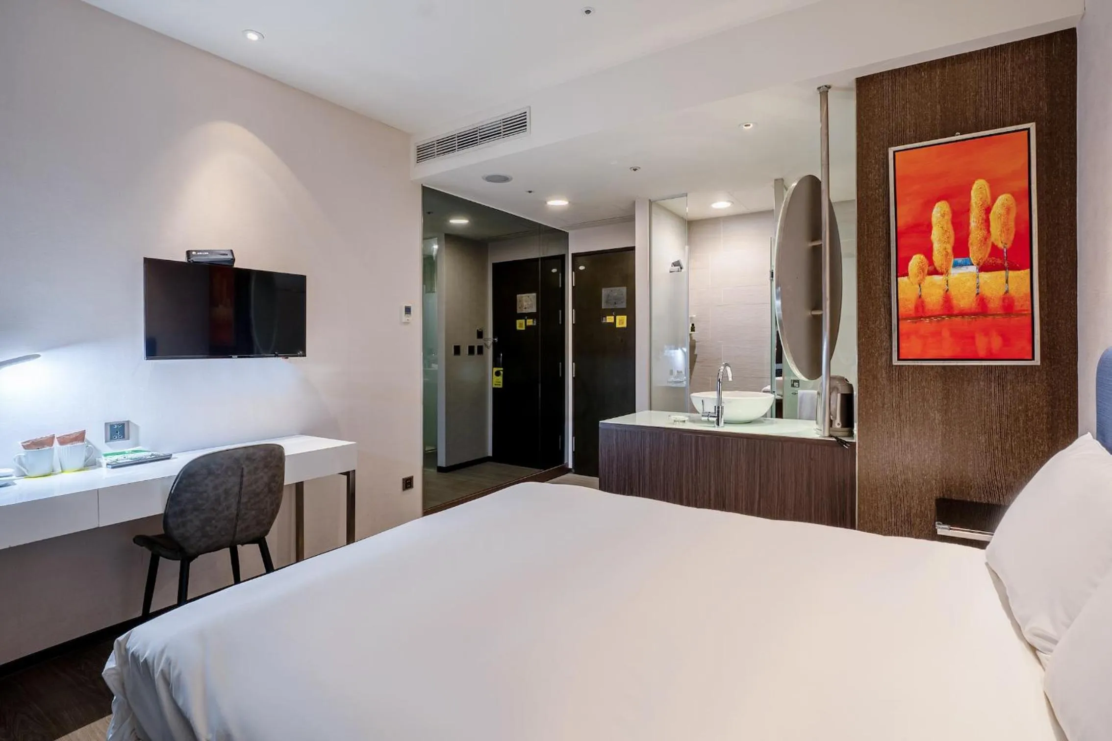 Photo of the whole room, Bed in CHECK inn Taipei Xinyi