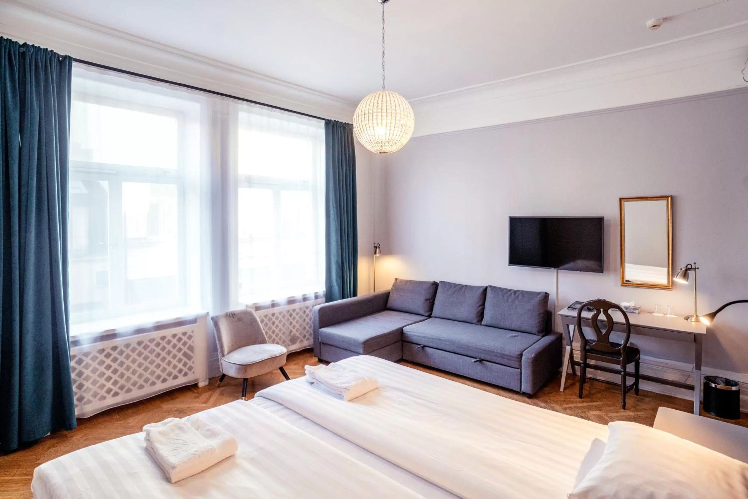 Bed in Queen's Hotel by First Hotels