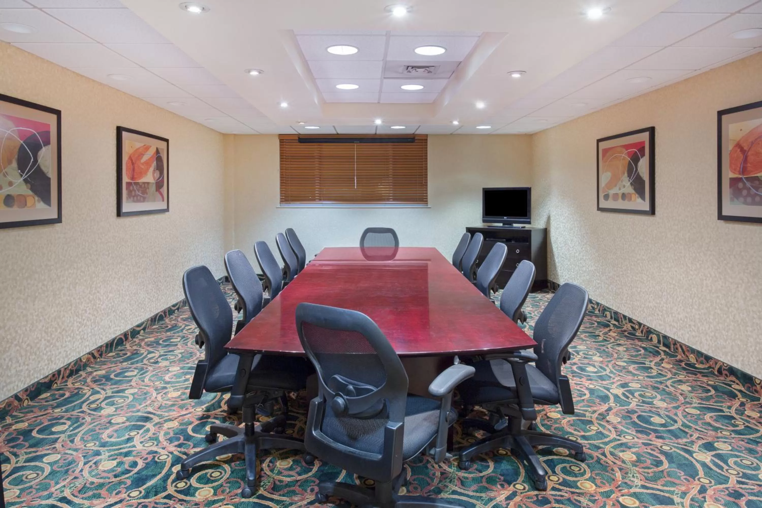 Meeting/conference room in Holiday Inn Riverton-Convention Center by IHG