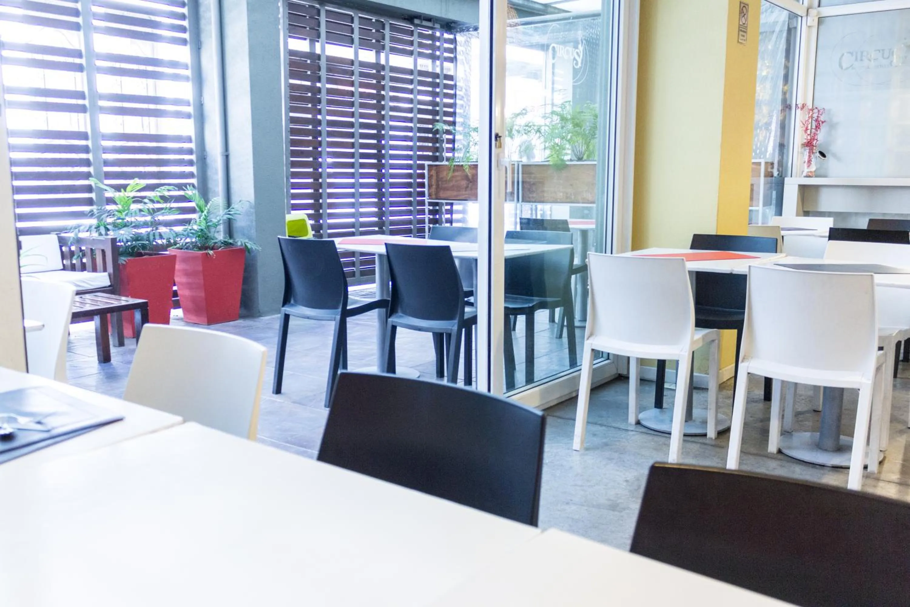 Restaurant/places to eat in Circus Hostel