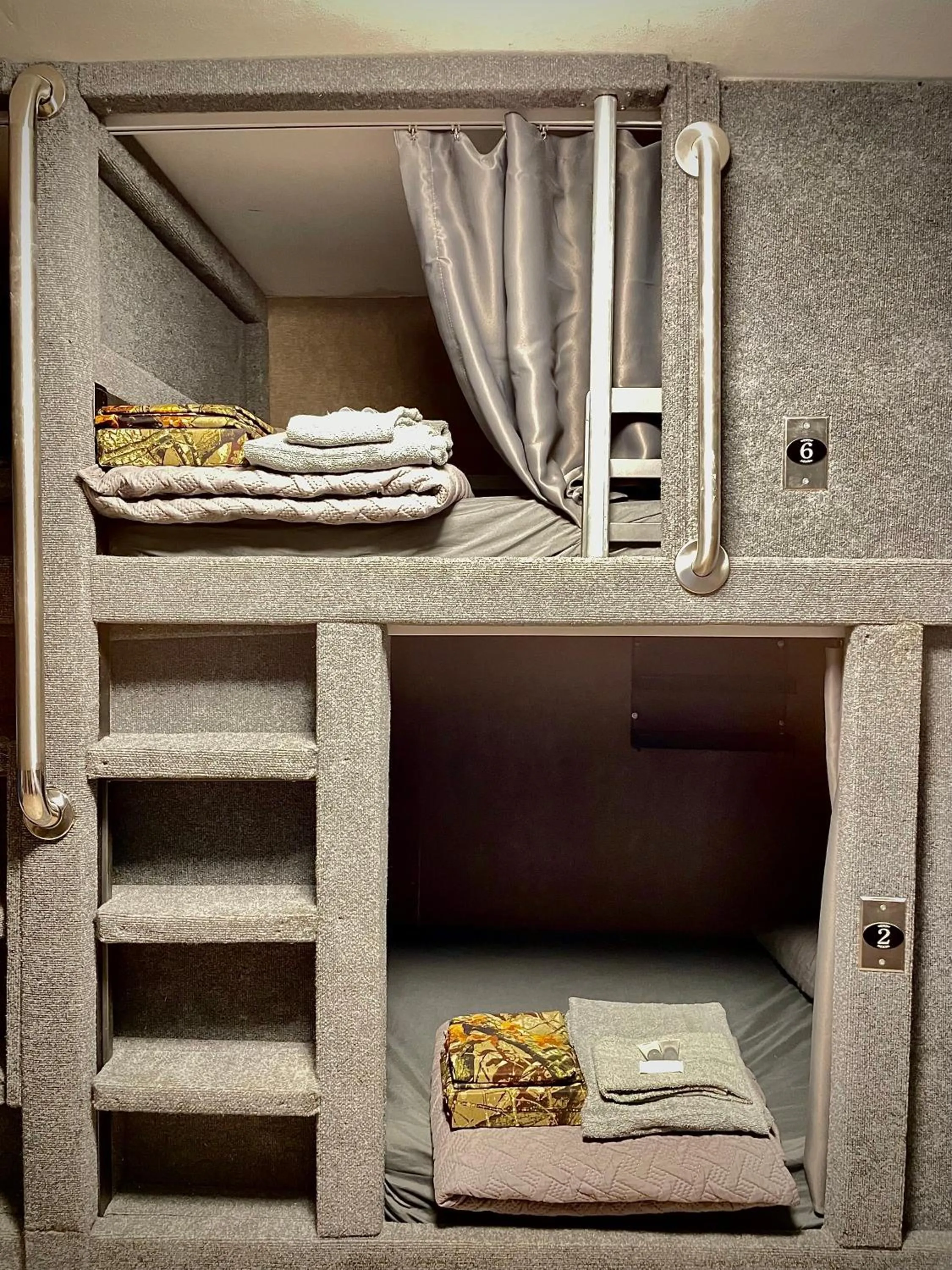 bunk bed, Bed in Sheridan Hostel