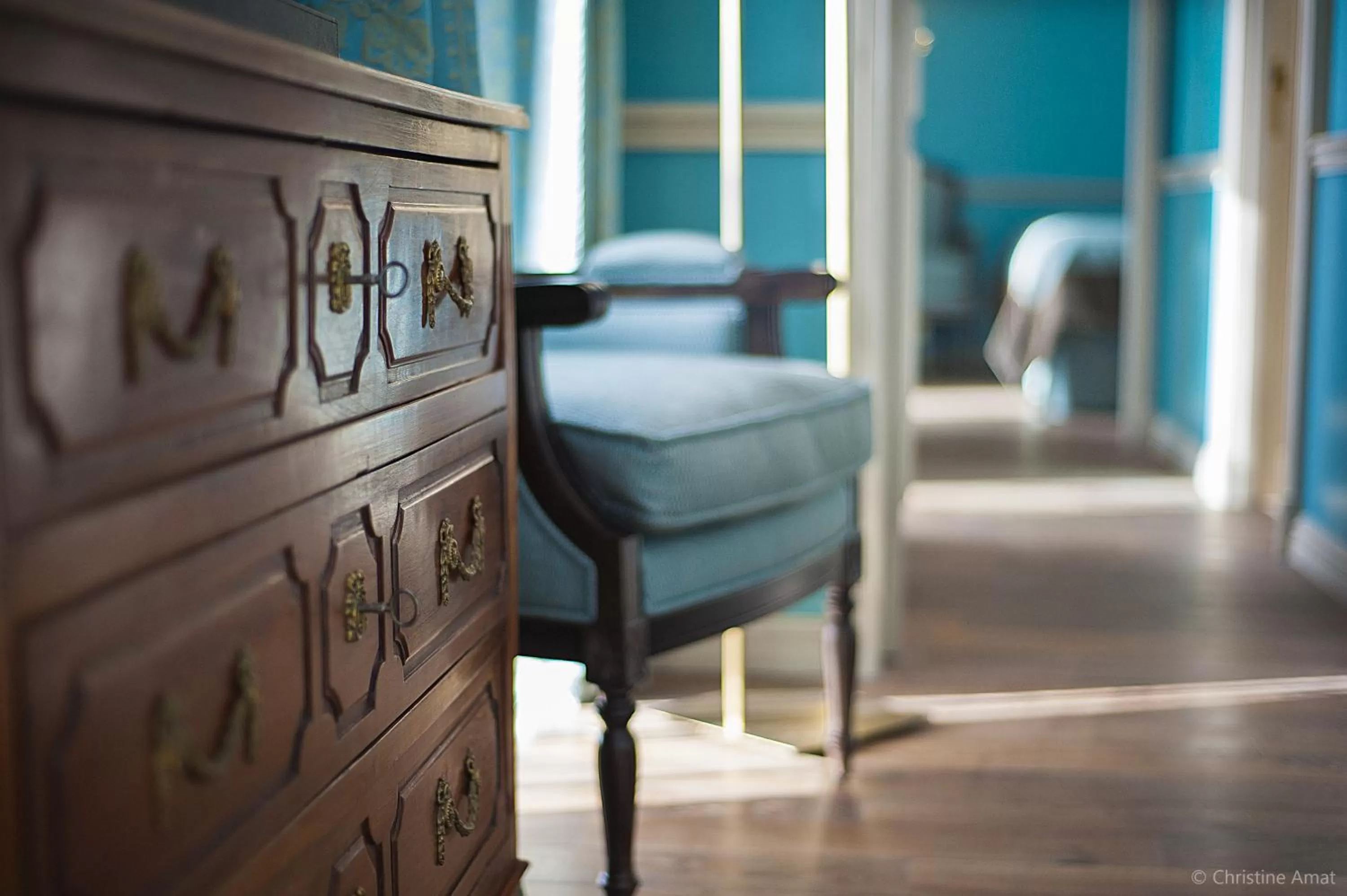 Living room, Bed in Hôtel de Sèze & Spa Bordeaux Centre