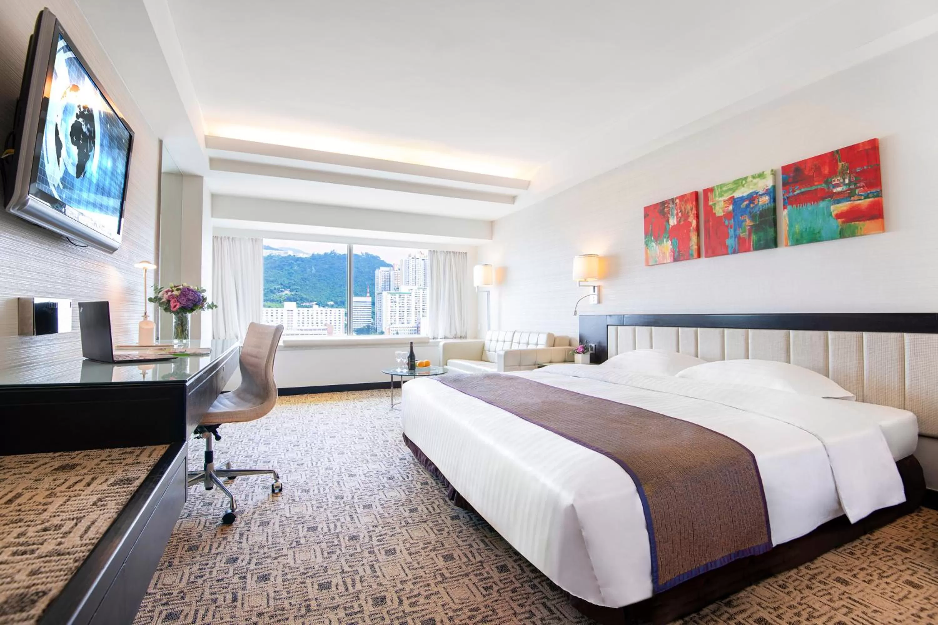Bed in Regal Riverside Hotel