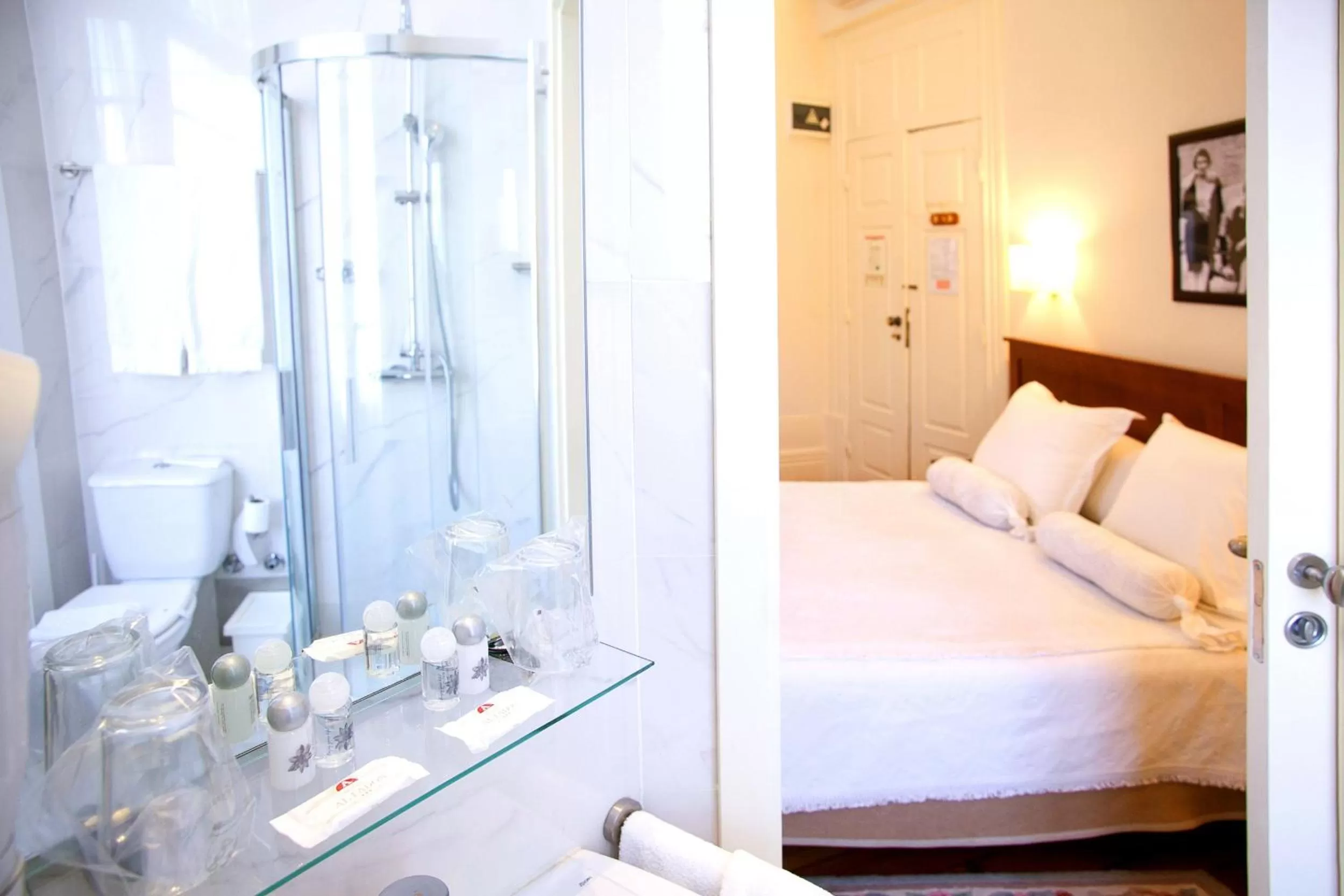 Bedroom, Bed in Hotel Aliados