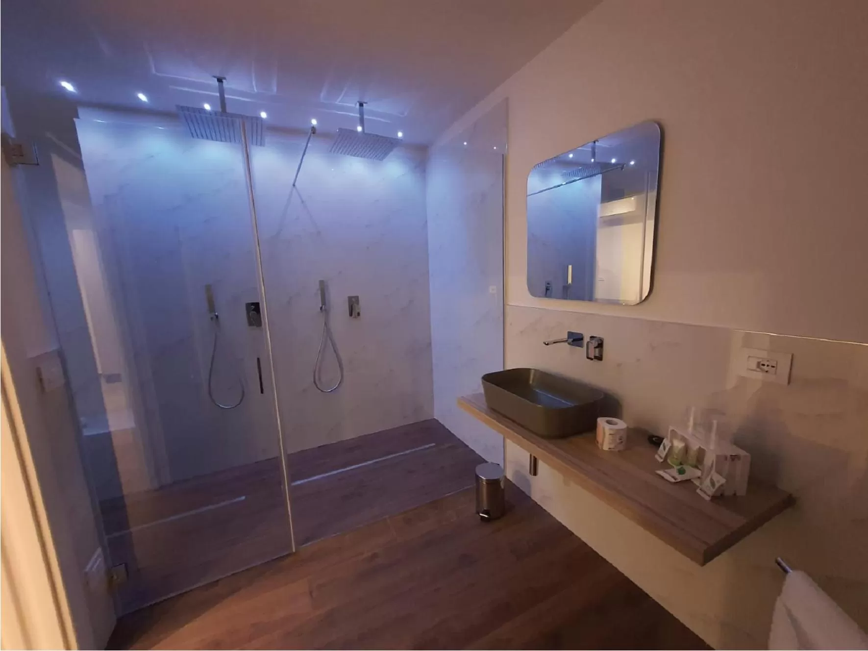 Shower in Corte Trento - Exclusive Rooms