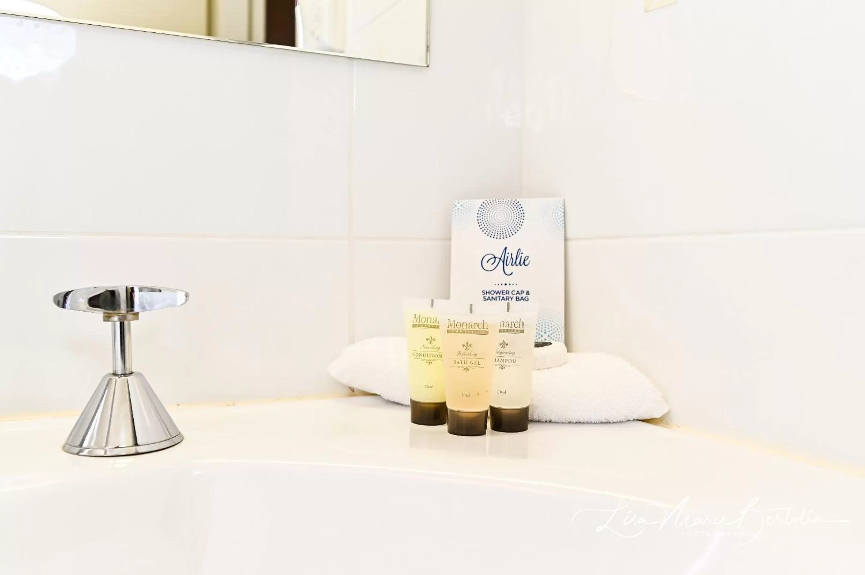 Bathroom in Narrandera Club Motor Inn