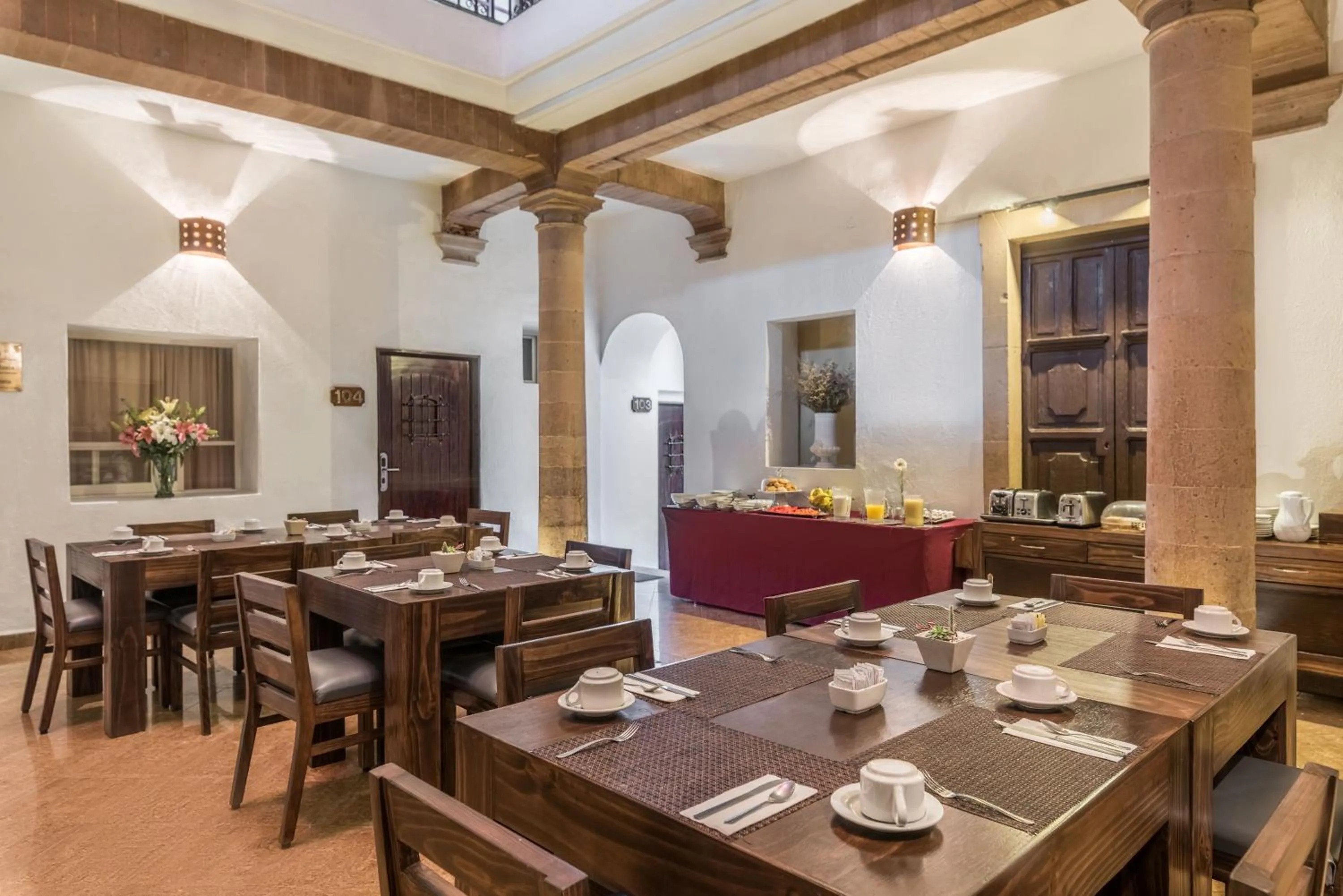 Restaurant/places to eat in Hotel Casa Virreyes