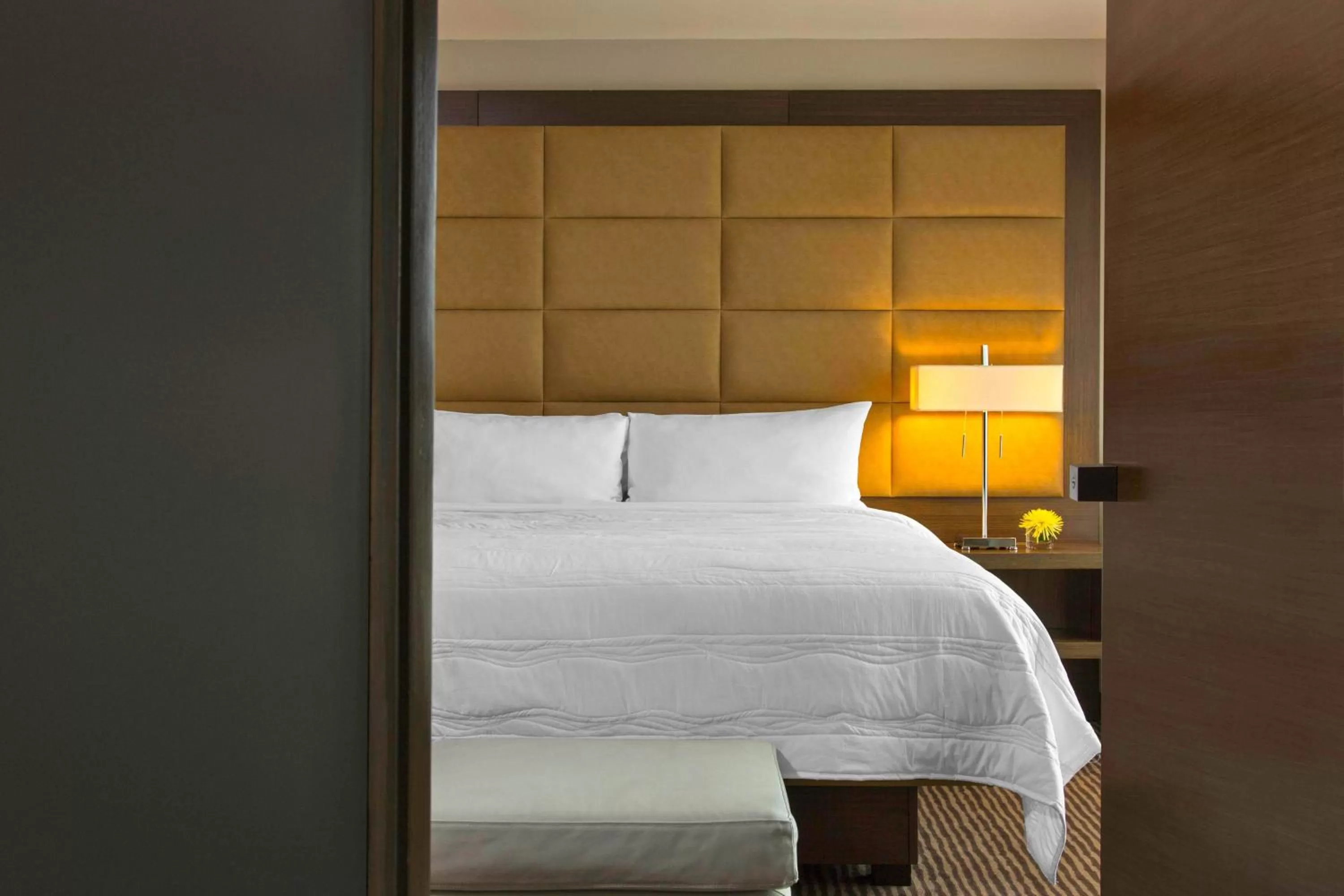 Photo of the whole room, Bed in Le Meridien Panama