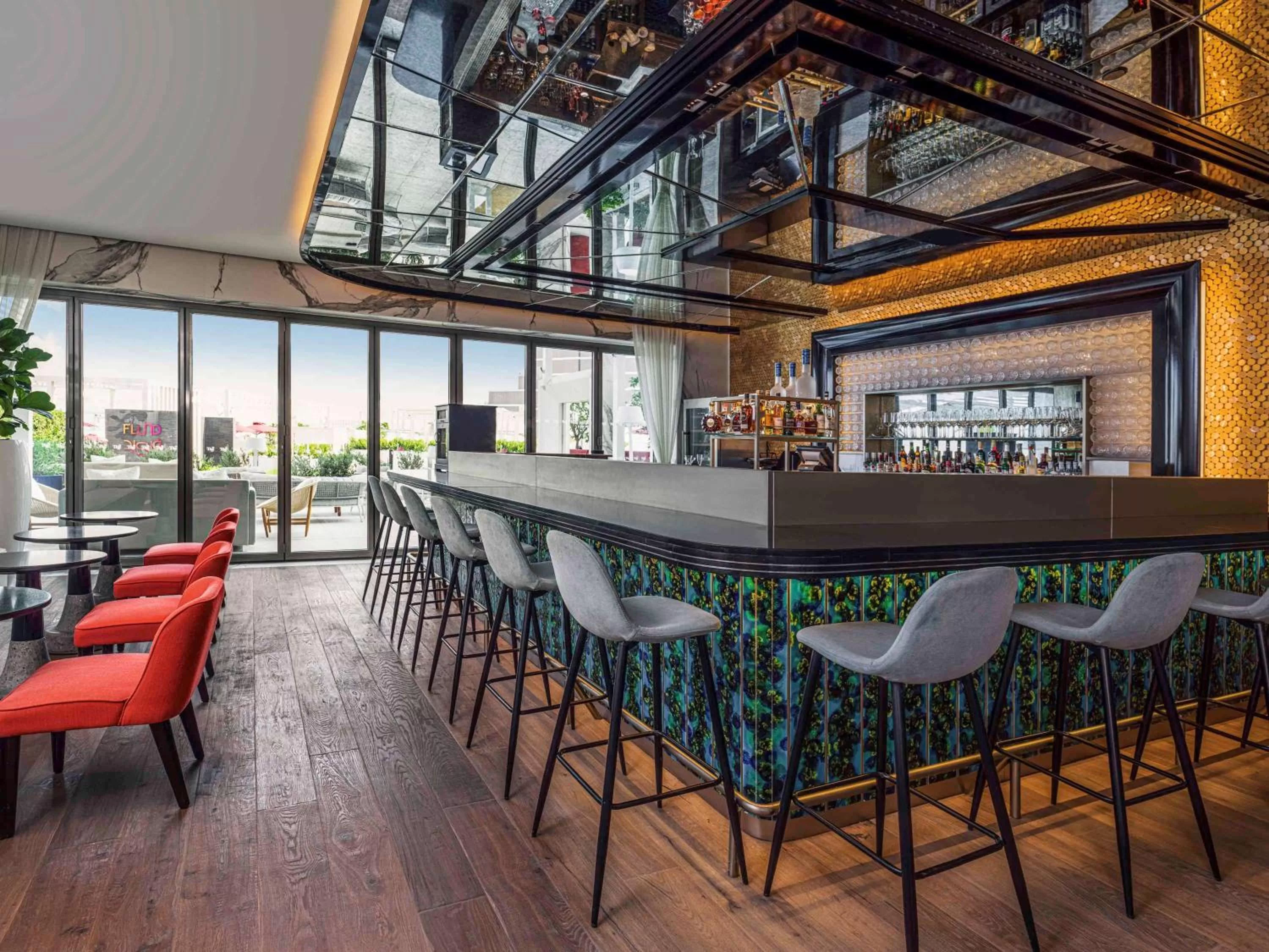 Restaurant/places to eat in Th8 Palm Dubai Beach Resort Vignette Collection, an IHG hotel