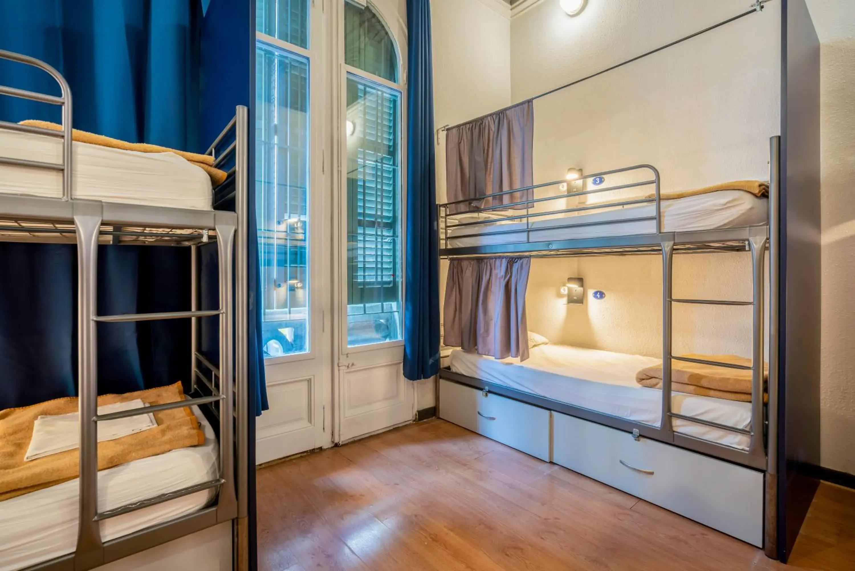 Bunk Bed in 8-Bed Mixed Dormitory Room in Casa Barcelo Hostel Barcelona Bunk Bed in 8-Bed Mixed Dormitory Room in Casa Barcelo Hostel Barcelona