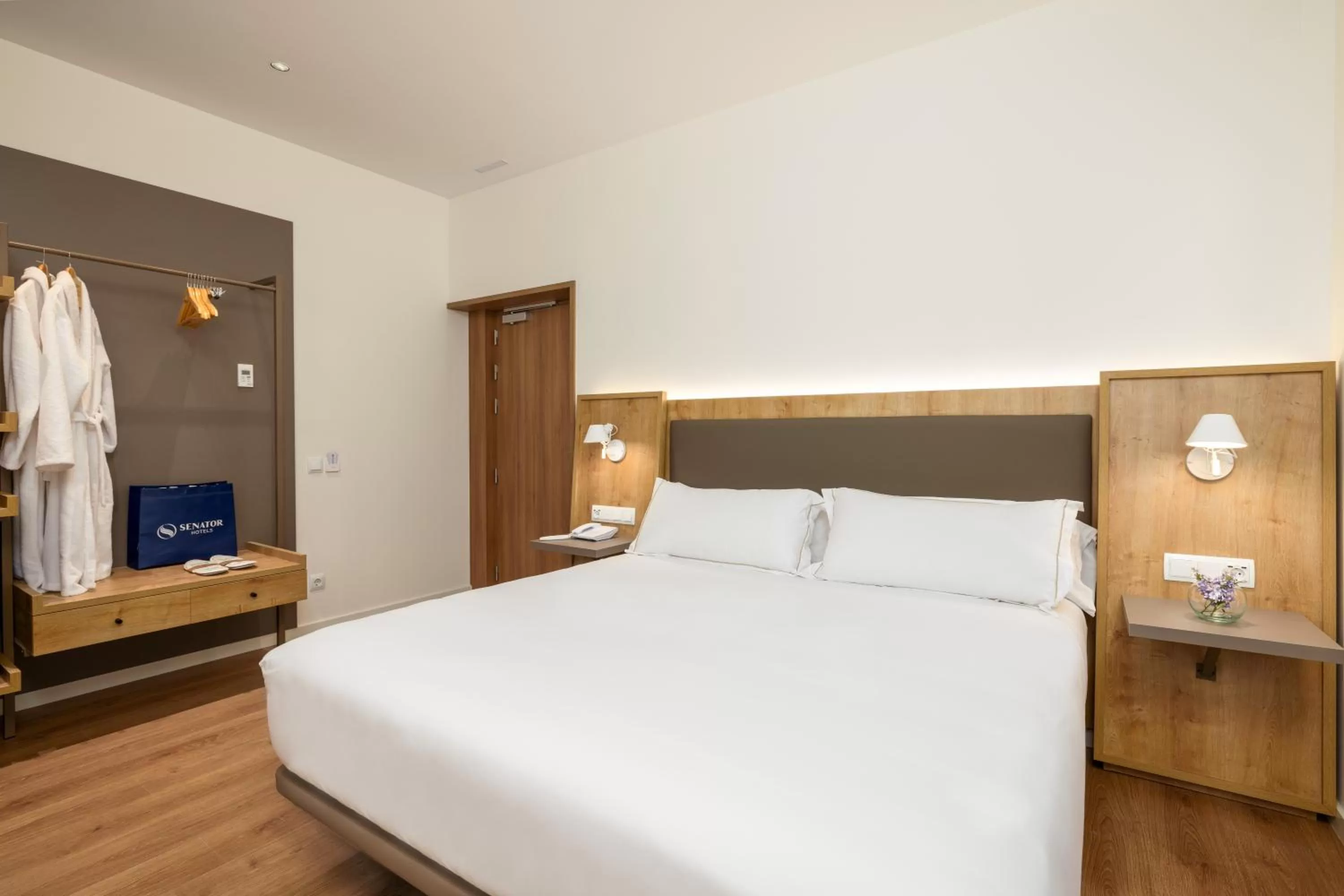 Photo of the whole room, Bed in Virgen de los Reyes