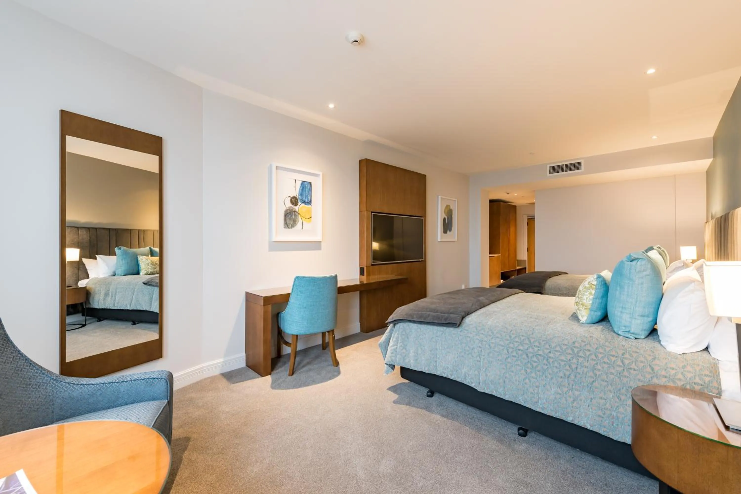 Photo of the whole room, Bed in Distinction Christchurch Hotel