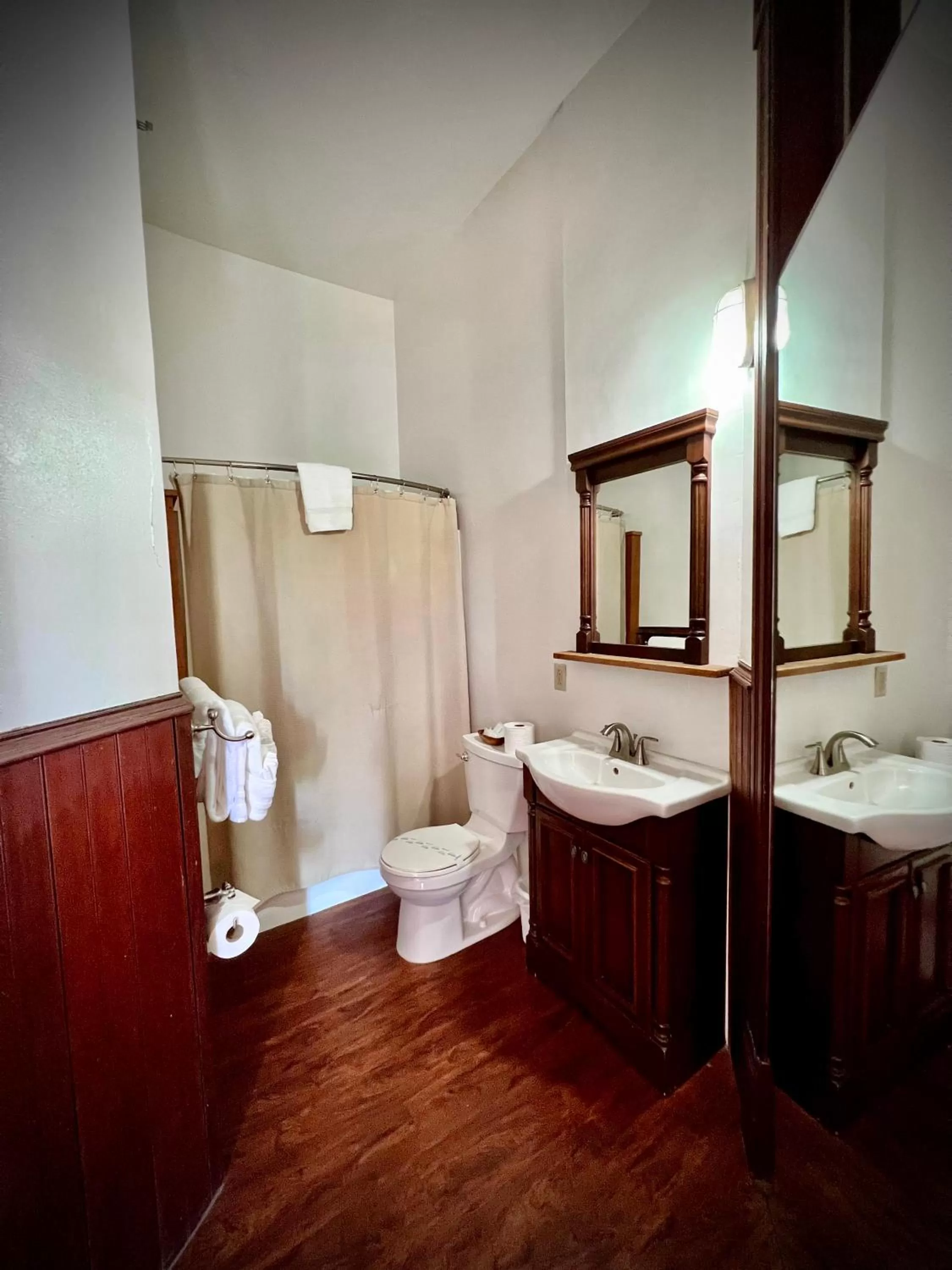 Bathroom in The Monarch Hotel