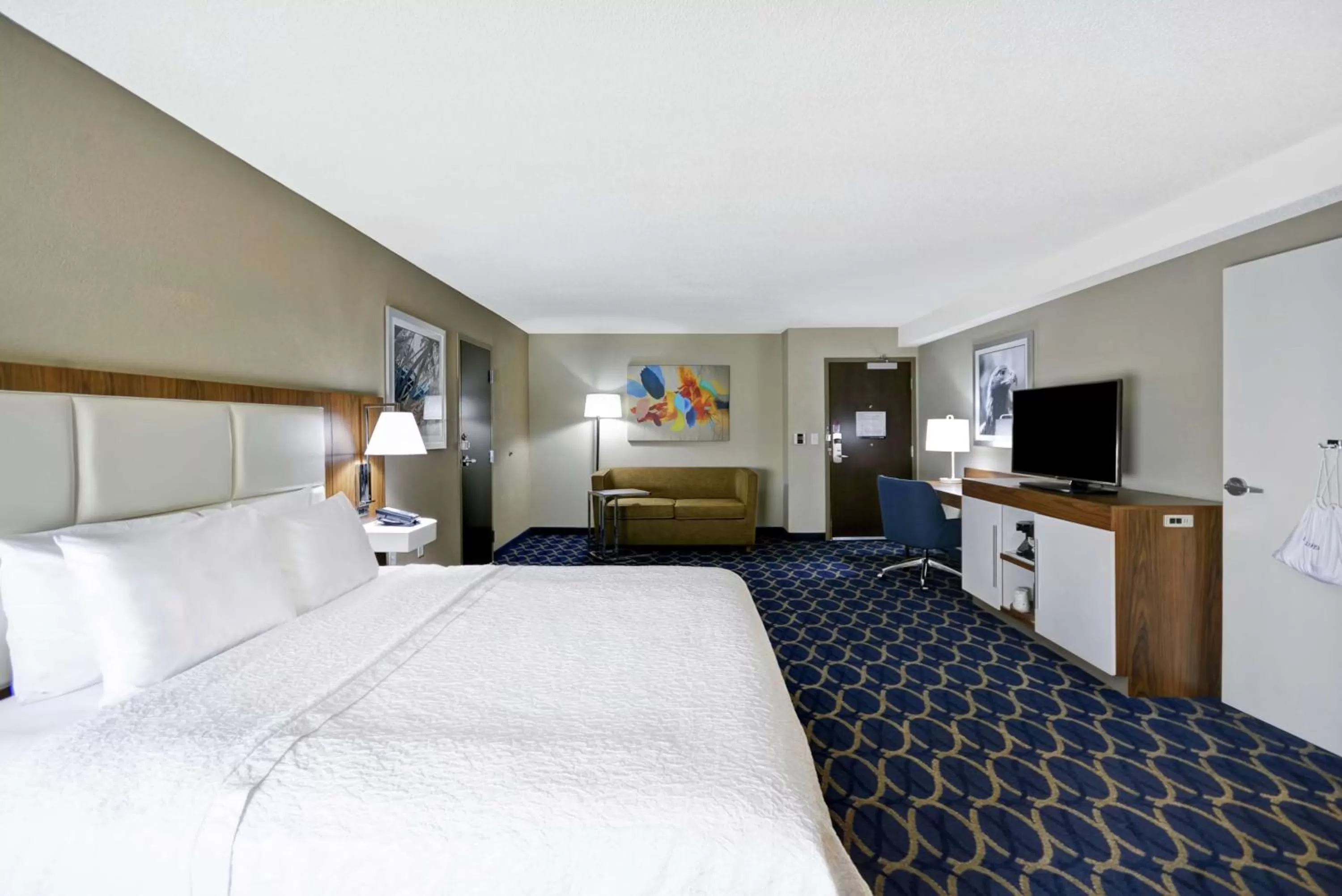 Bedroom, Bed in Hampton Inn Auburn