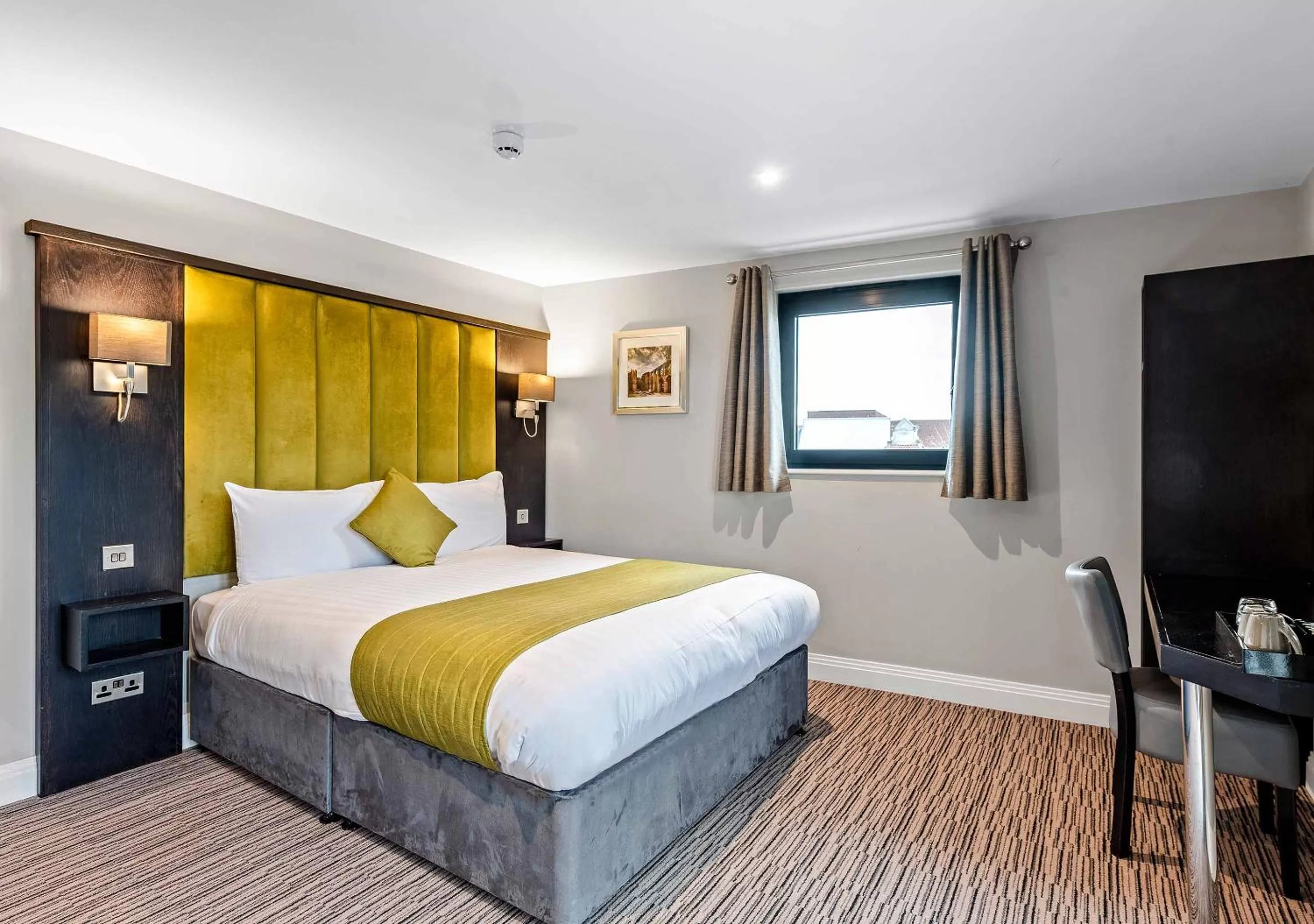 Bedroom, Bed in St Nicholas Hotel Colchester