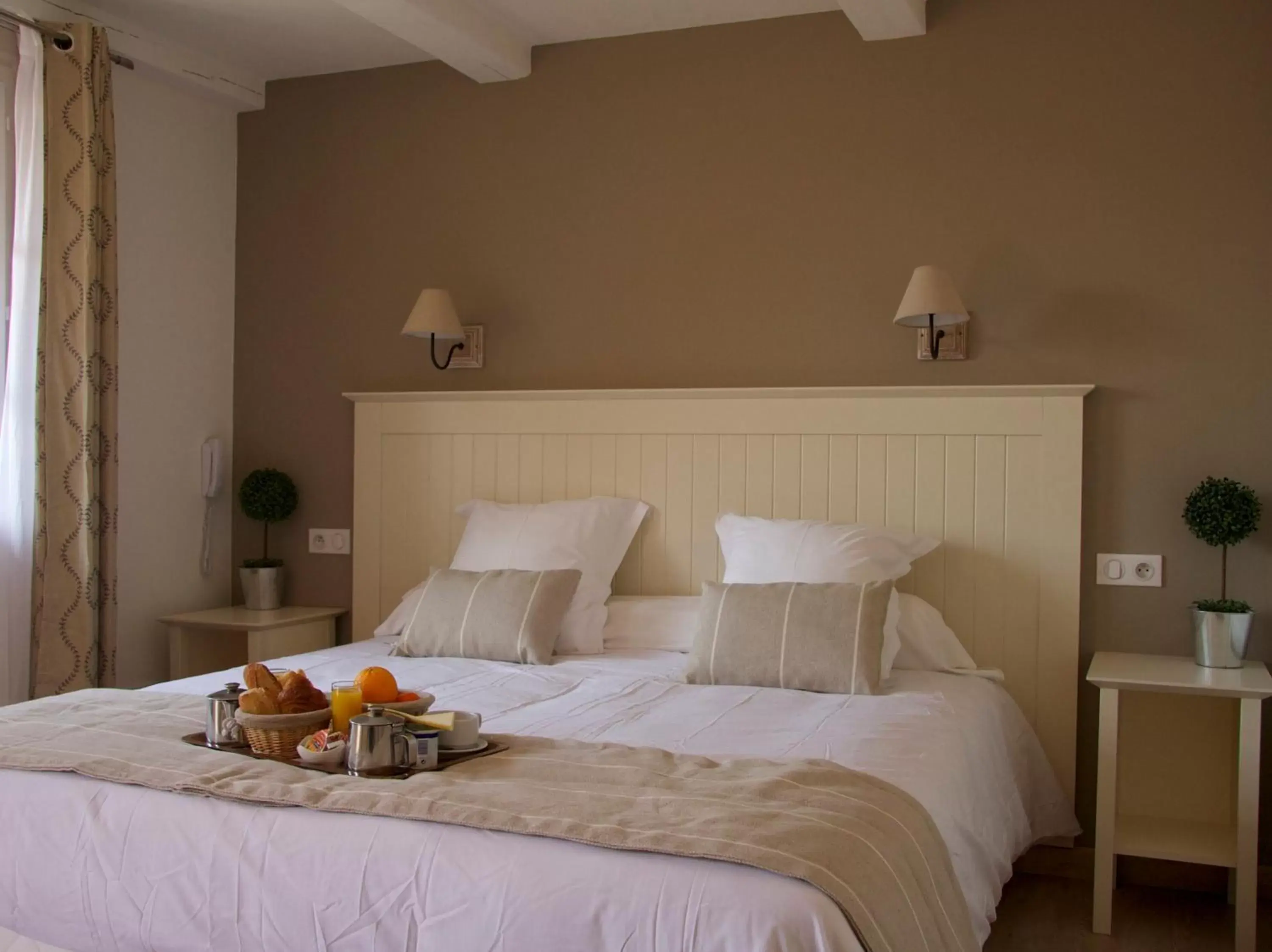 Comfort Double Room in Le Concorde Comfort Double Room in Le Concorde