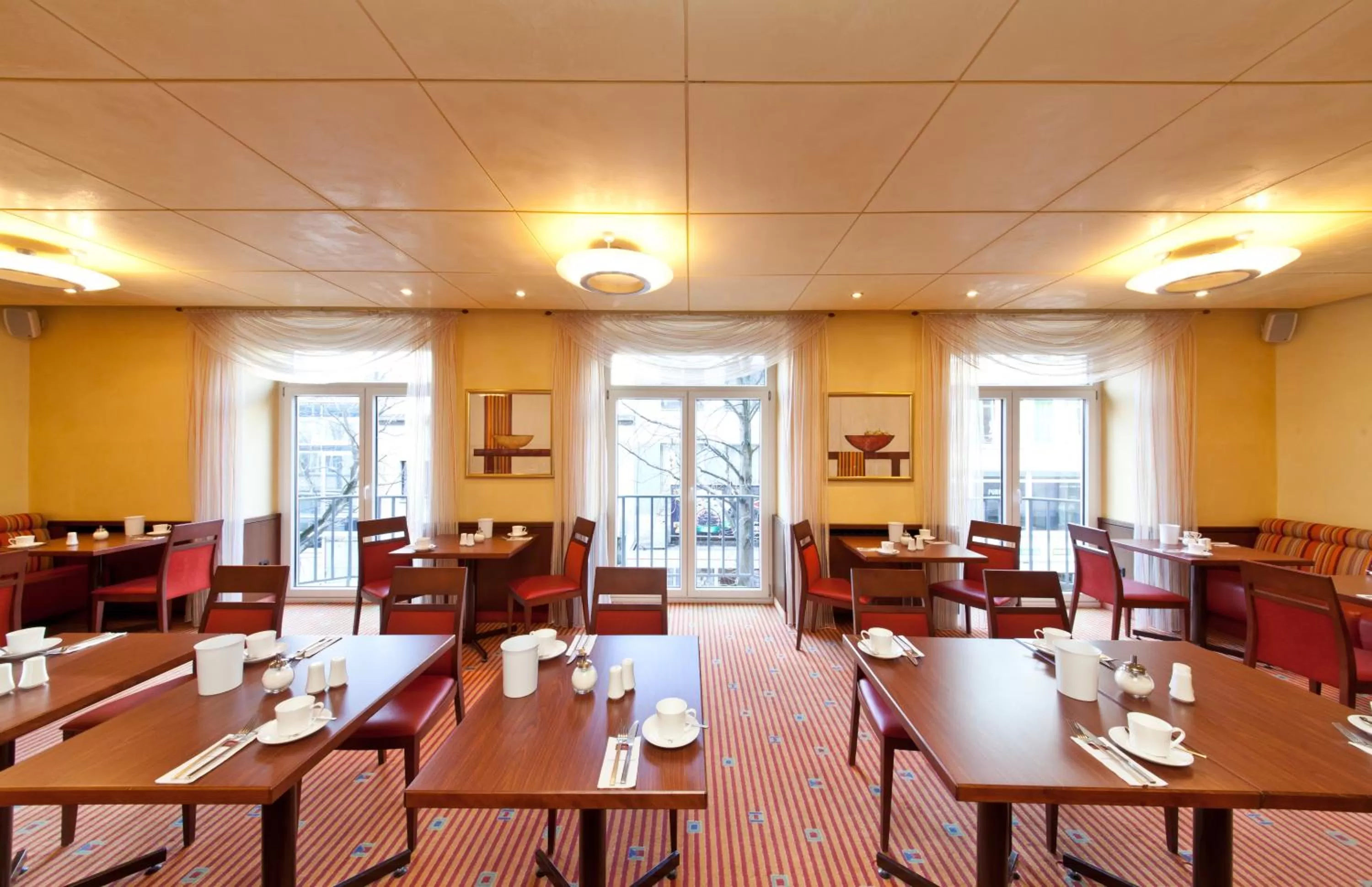 Restaurant/places to eat in Hotel Boulevard