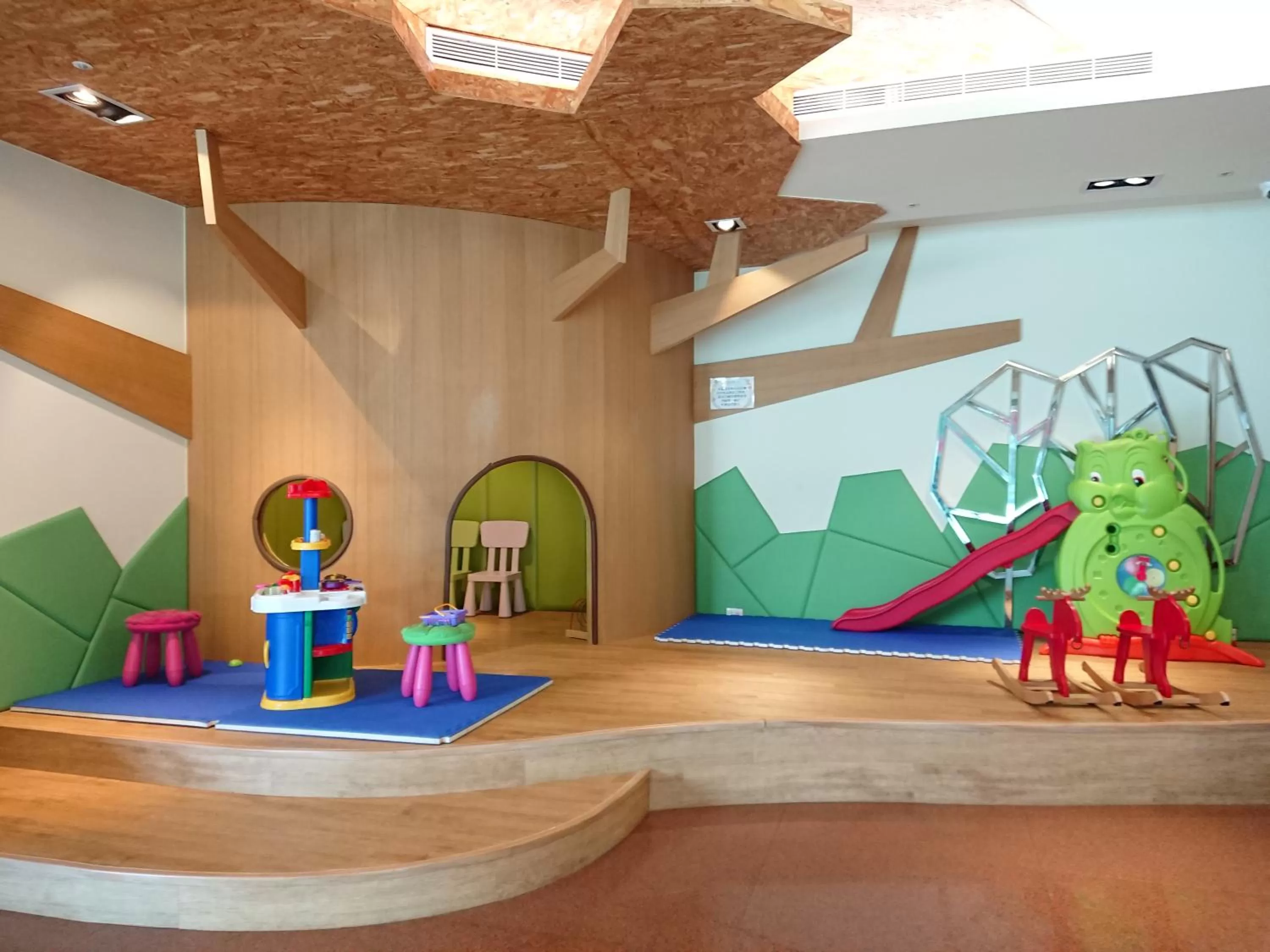 Children play ground in Golden Tulip Zhong Xin Hotel Taichung