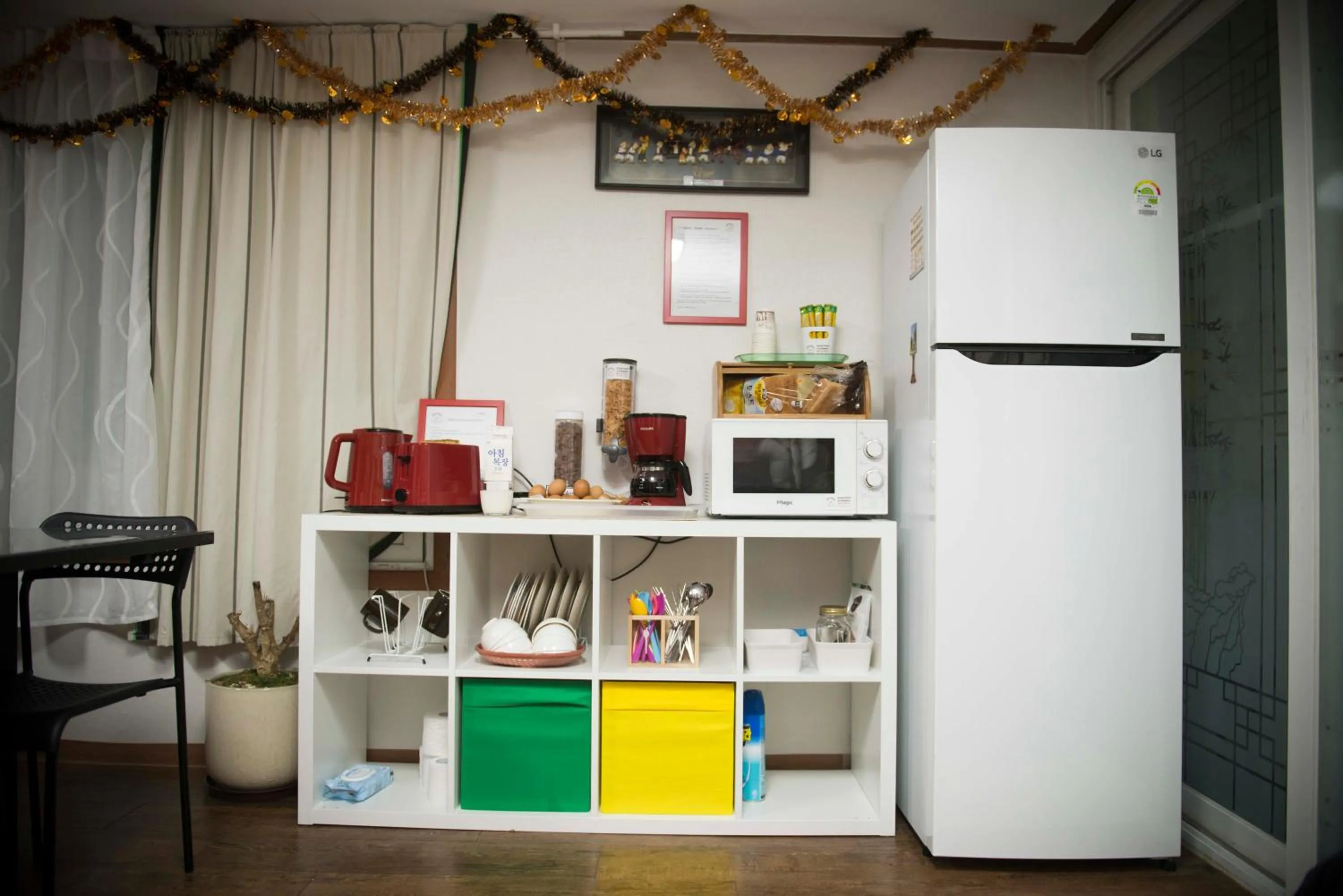 Communal kitchen in Jeong House