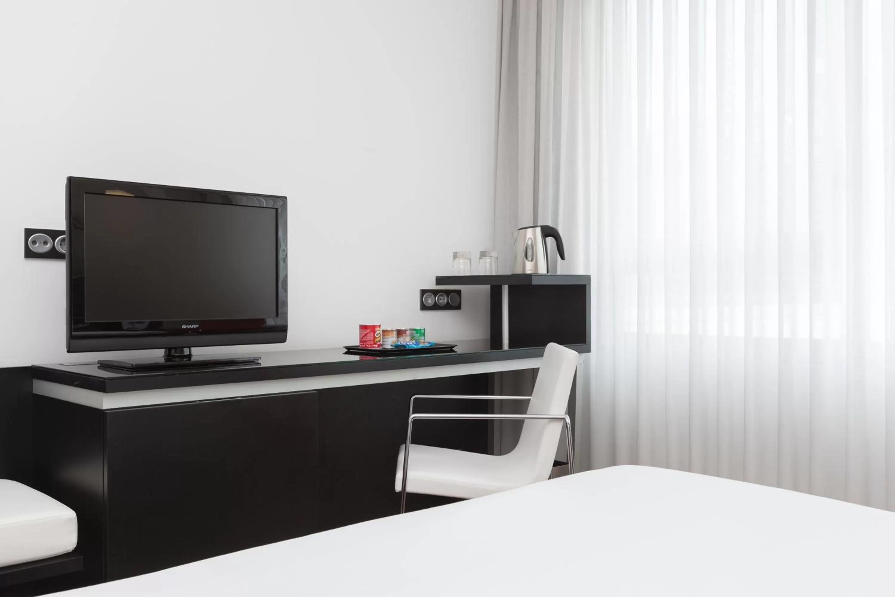 Bedroom, Bed in Axor Barajas