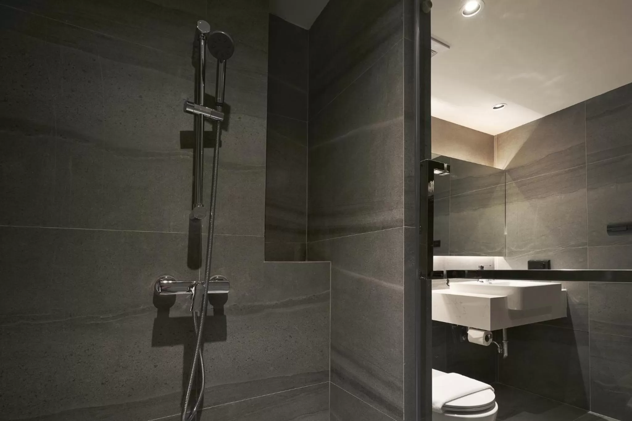 Shower in Has Pattaya