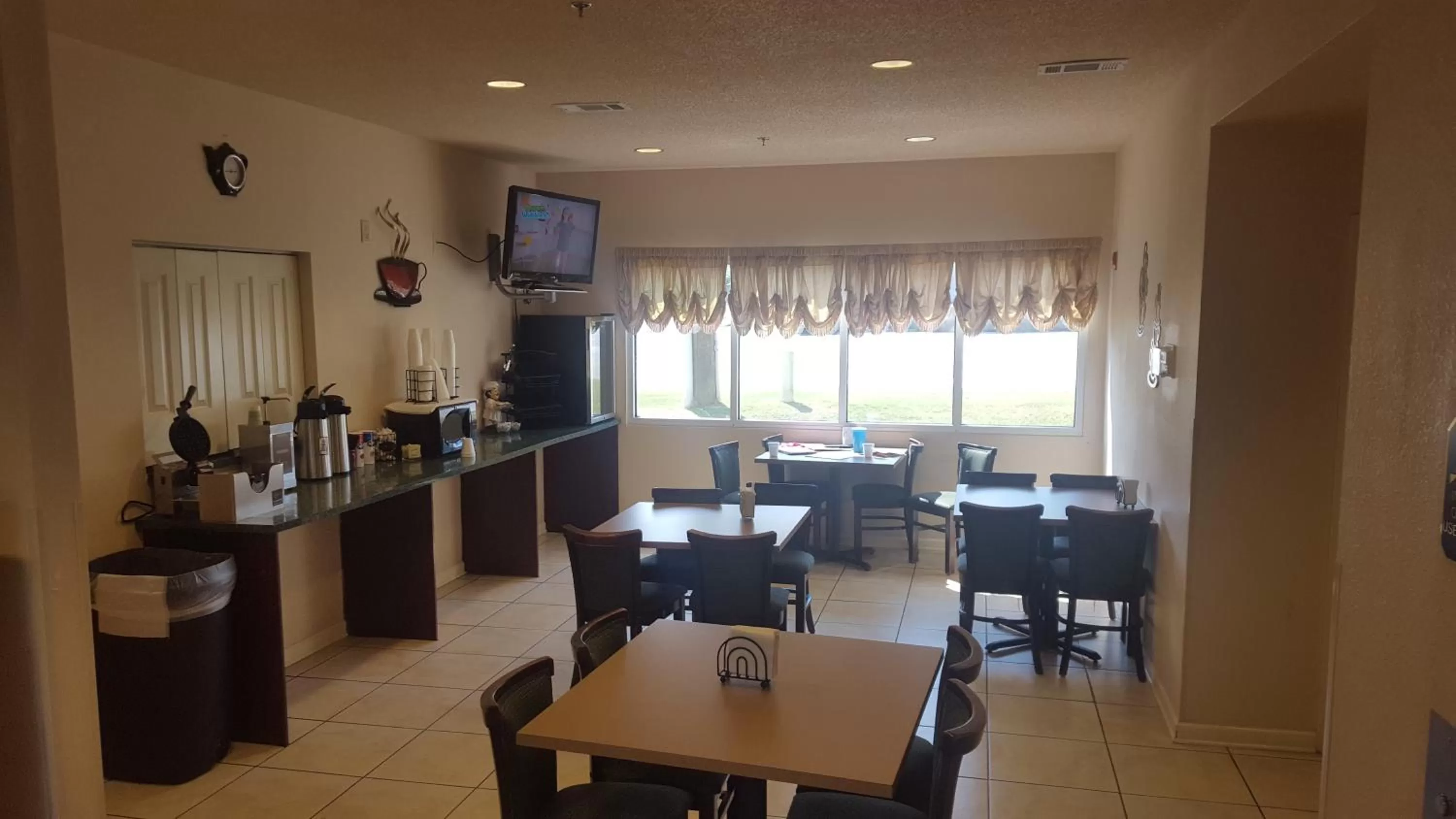 Continental breakfast in The Rutledge Inn