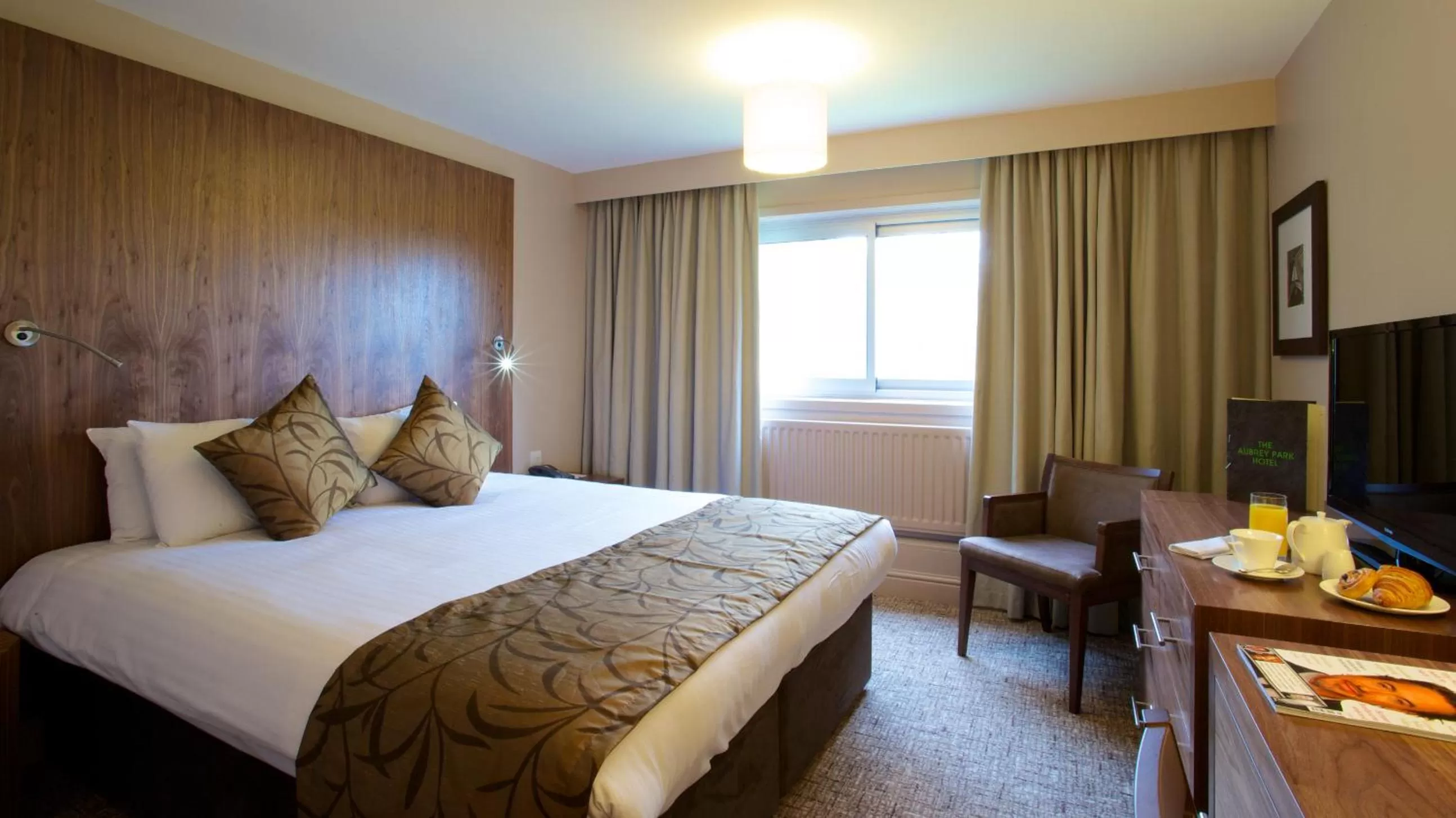 Photo of the whole room, Bed in Aubrey Park Hotel