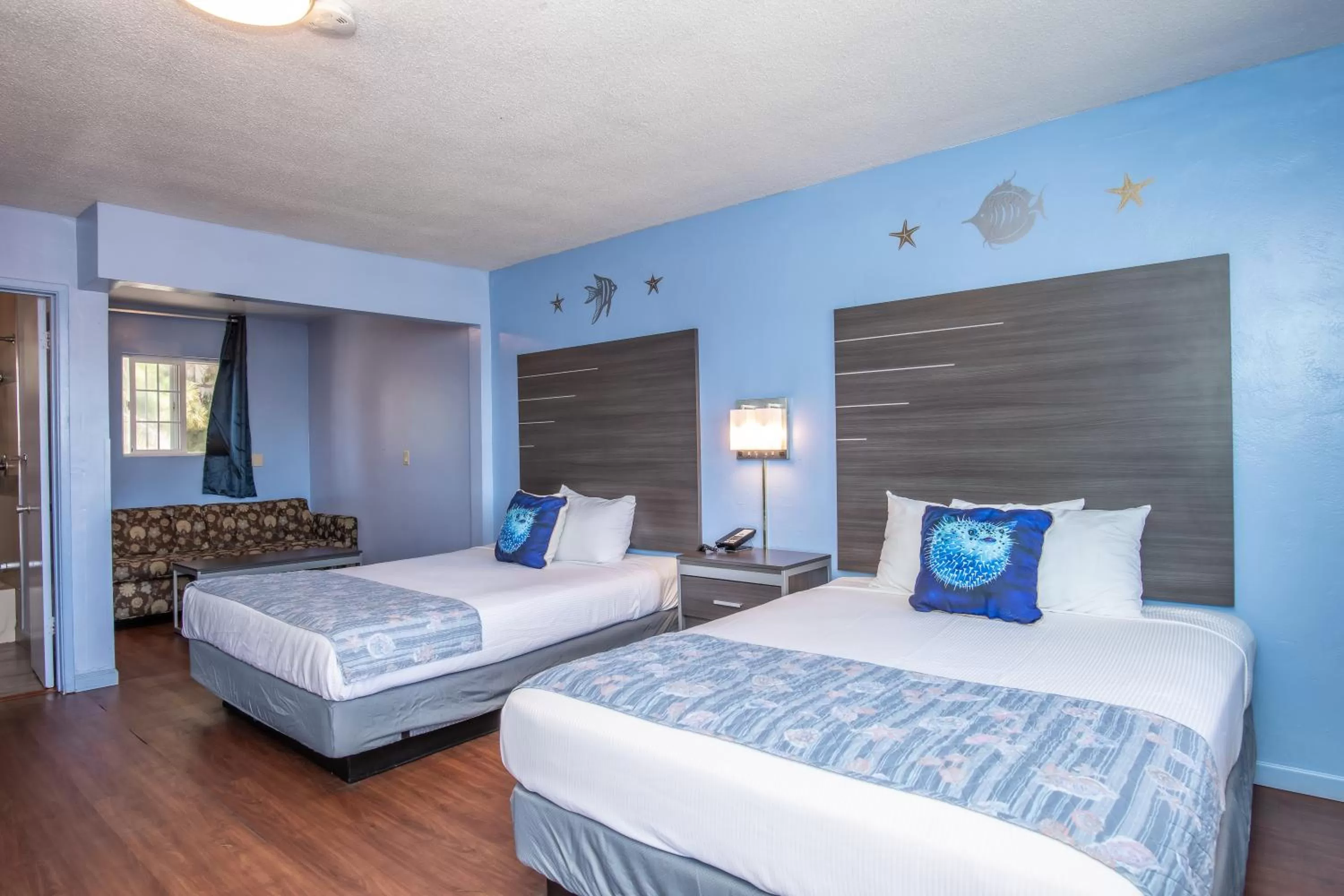 Bed in Aqua Breeze Inn